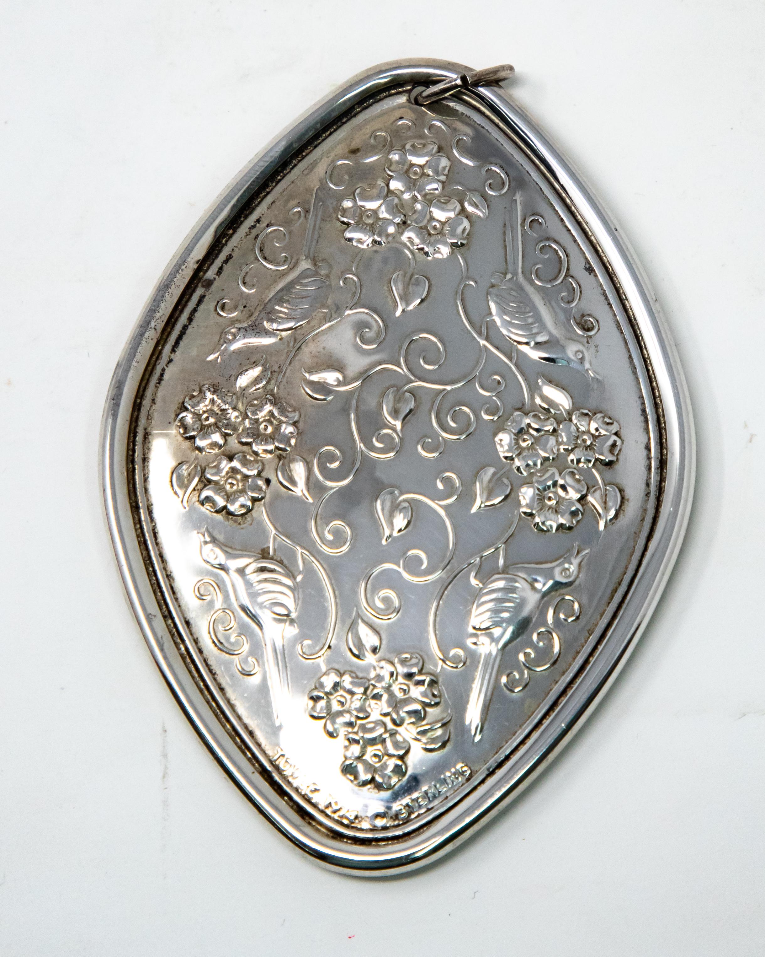 Offering this gorgeous sterling Towle ornament from 1974. The front depicts the four calling birds, with scroll work and floral detail. The back has 3 Christmas stars and diamond shapes around the edge. The front is marked Towle Sterling.