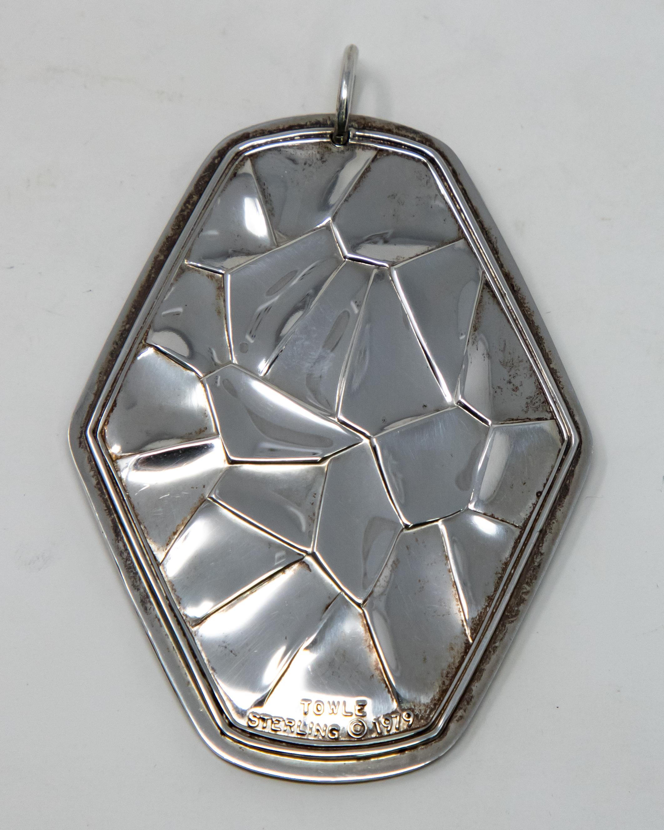 Offering this stunning Towle Sterling ornament from 1979. The front depicts floral and foliate work with a lady in the middle and the other eight are surrounding her. The back is made to look like cracked ice and is marked Towle Sterling, ©, 1979.