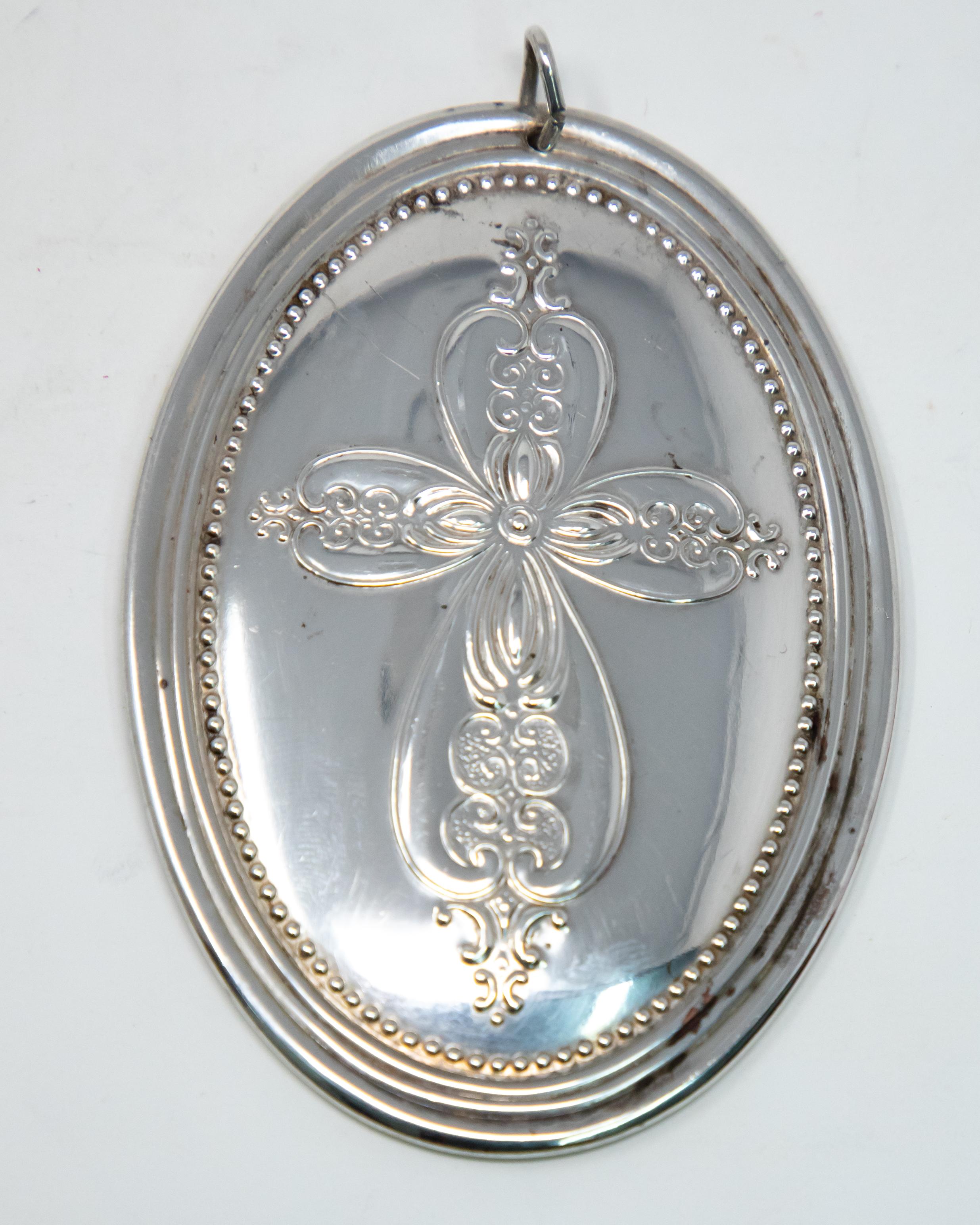 Towle Sterling Ornament Two Turtledoves with Cross on Reverse Side, 1972 For Sale 2