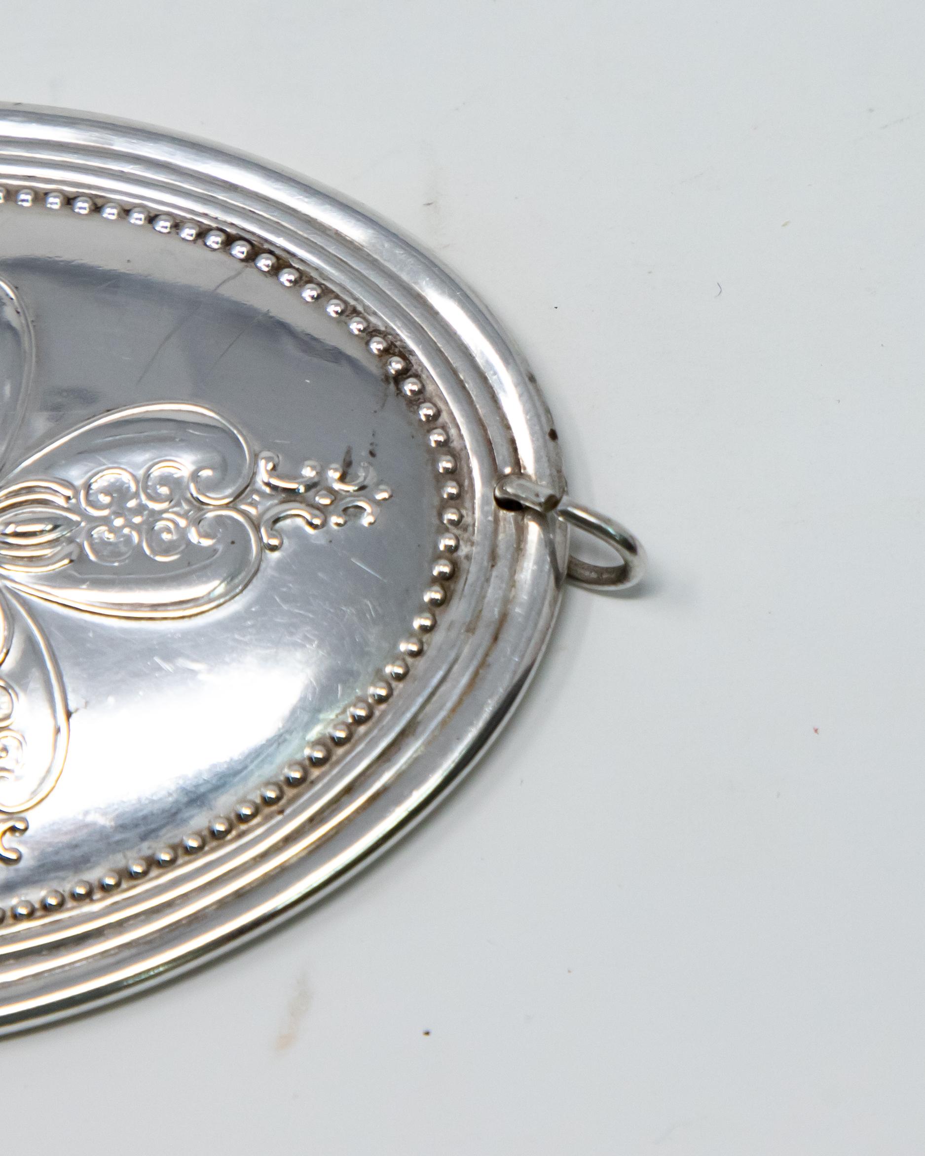 Towle Sterling Ornament Two Turtledoves with Cross on Reverse Side, 1972 For Sale 3