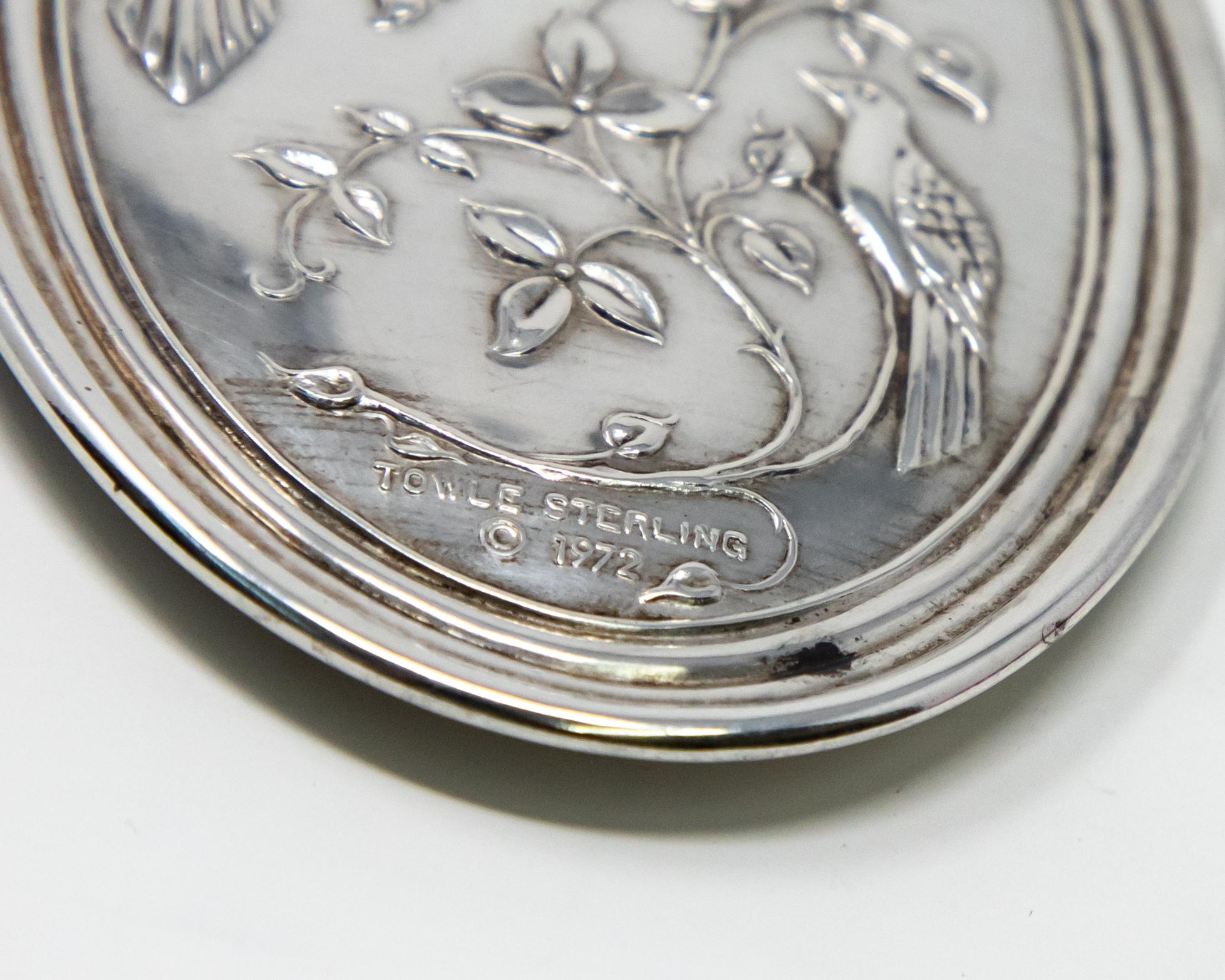 Towle Sterling Ornament Two Turtledoves with Cross on Reverse Side, 1972 For Sale 5