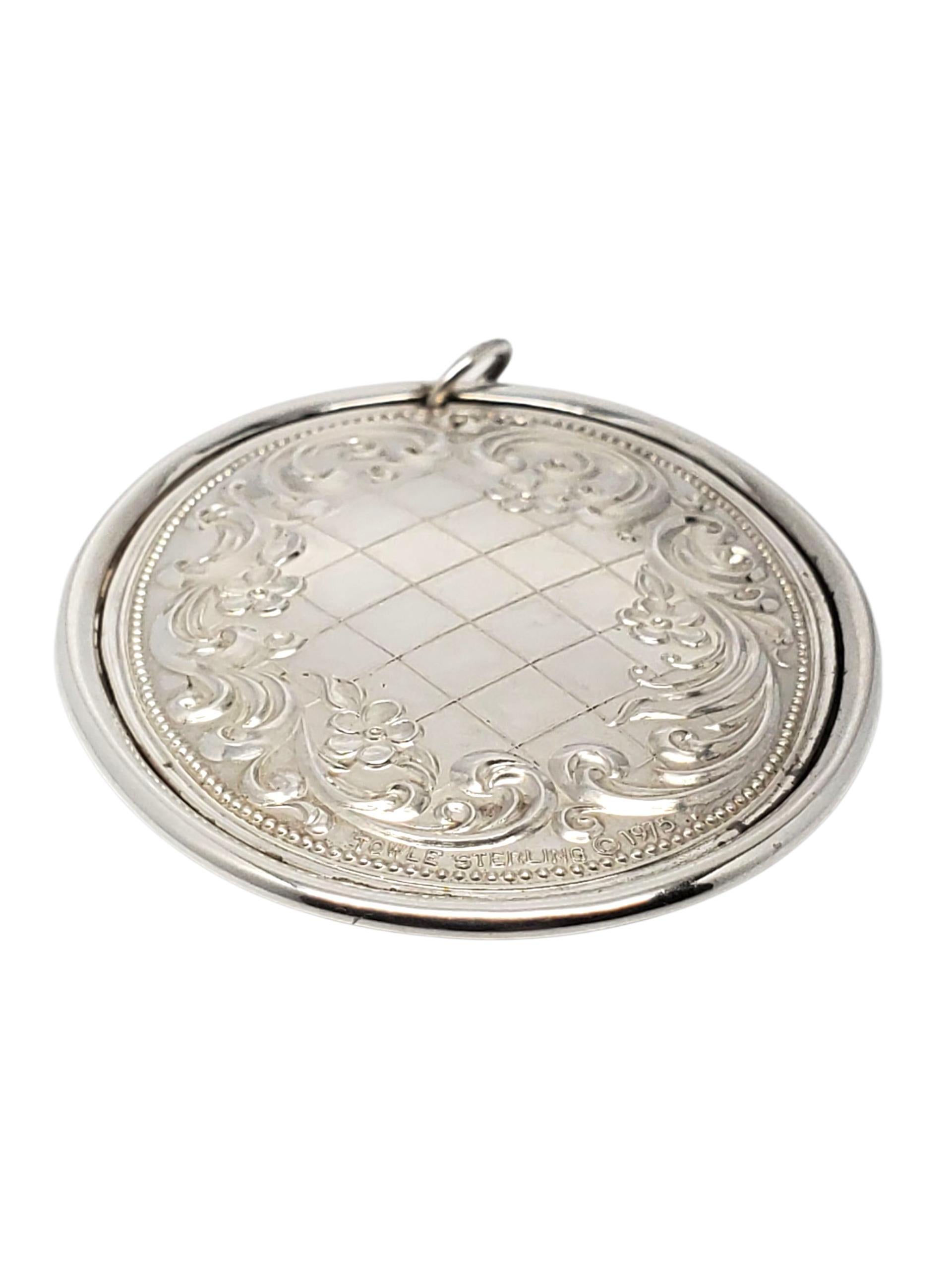 Towle Sterling Silver 1975 Christmas Ornament #22634 In condizioni buone in vendita a Washington Depot, CT