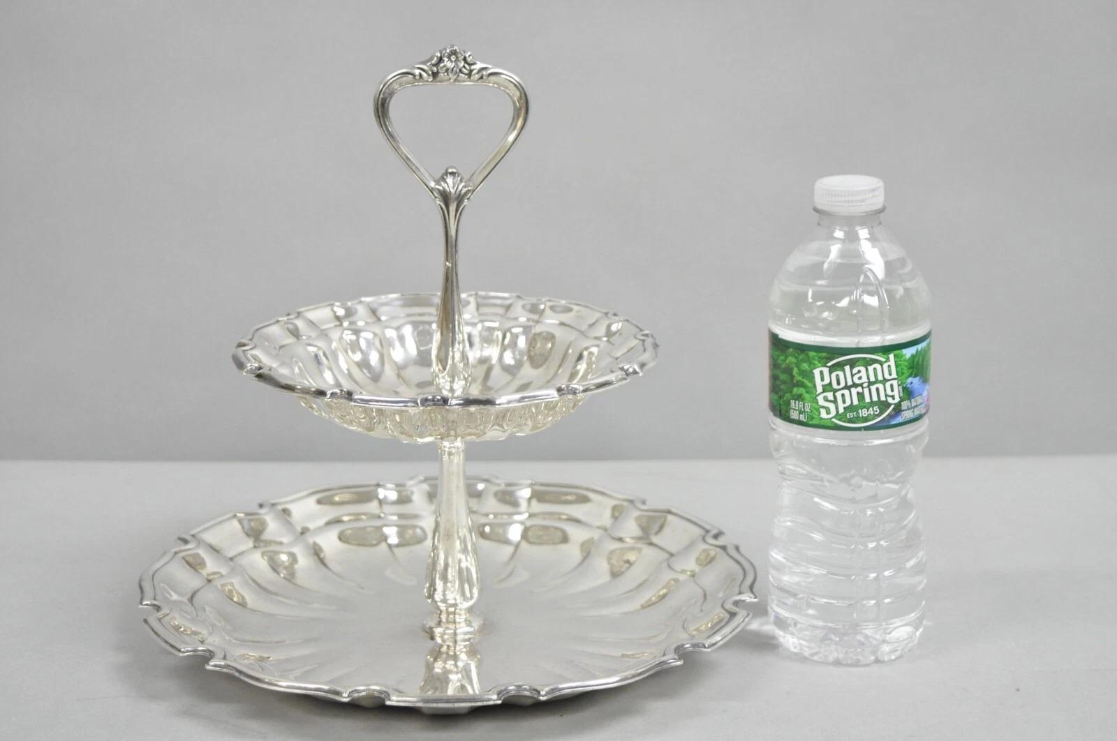 Vintage Towle Victorian placcato in argento a 2 livelli con smerlo e piatto da portata per pasticceria. Circa metà del XX secolo. Misure: 10