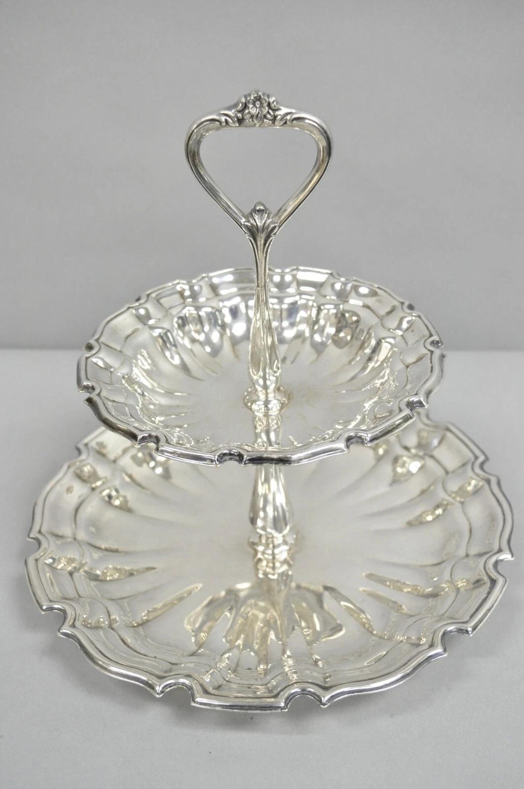Vittoriano Towle Victorian placcato in argento a 2 livelli con smerlo e piatto da portata per pasticceria in vendita