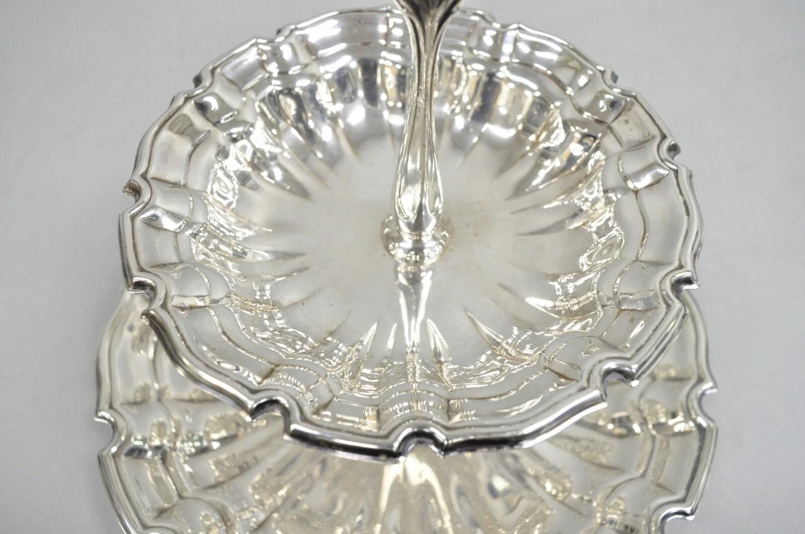 Towle Victorian placcato in argento a 2 livelli con smerlo e piatto da portata per pasticceria In condizioni buone in vendita a Philadelphia, PA