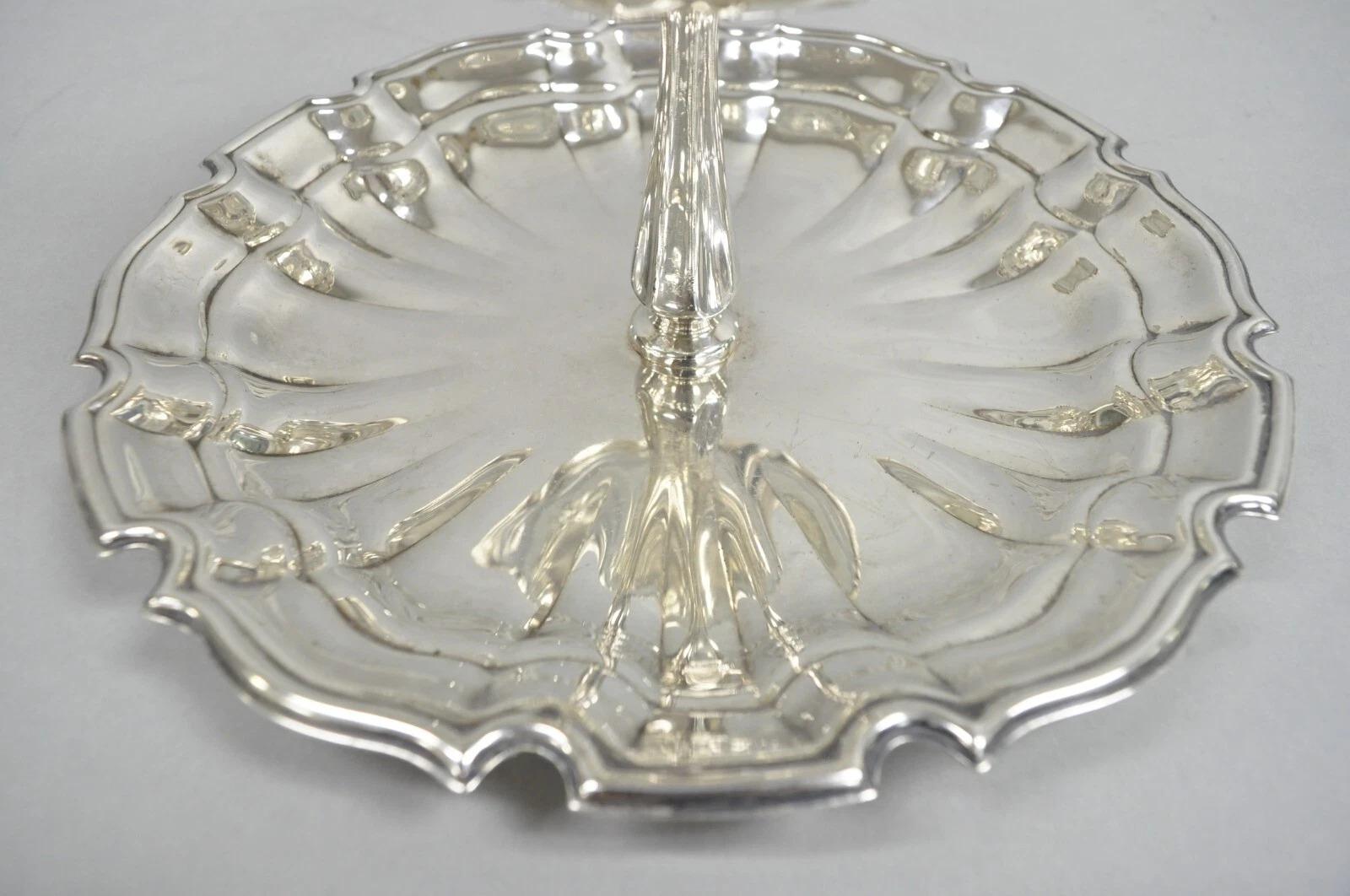 XX secolo Towle Victorian placcato in argento a 2 livelli con smerlo e piatto da portata per pasticceria in vendita