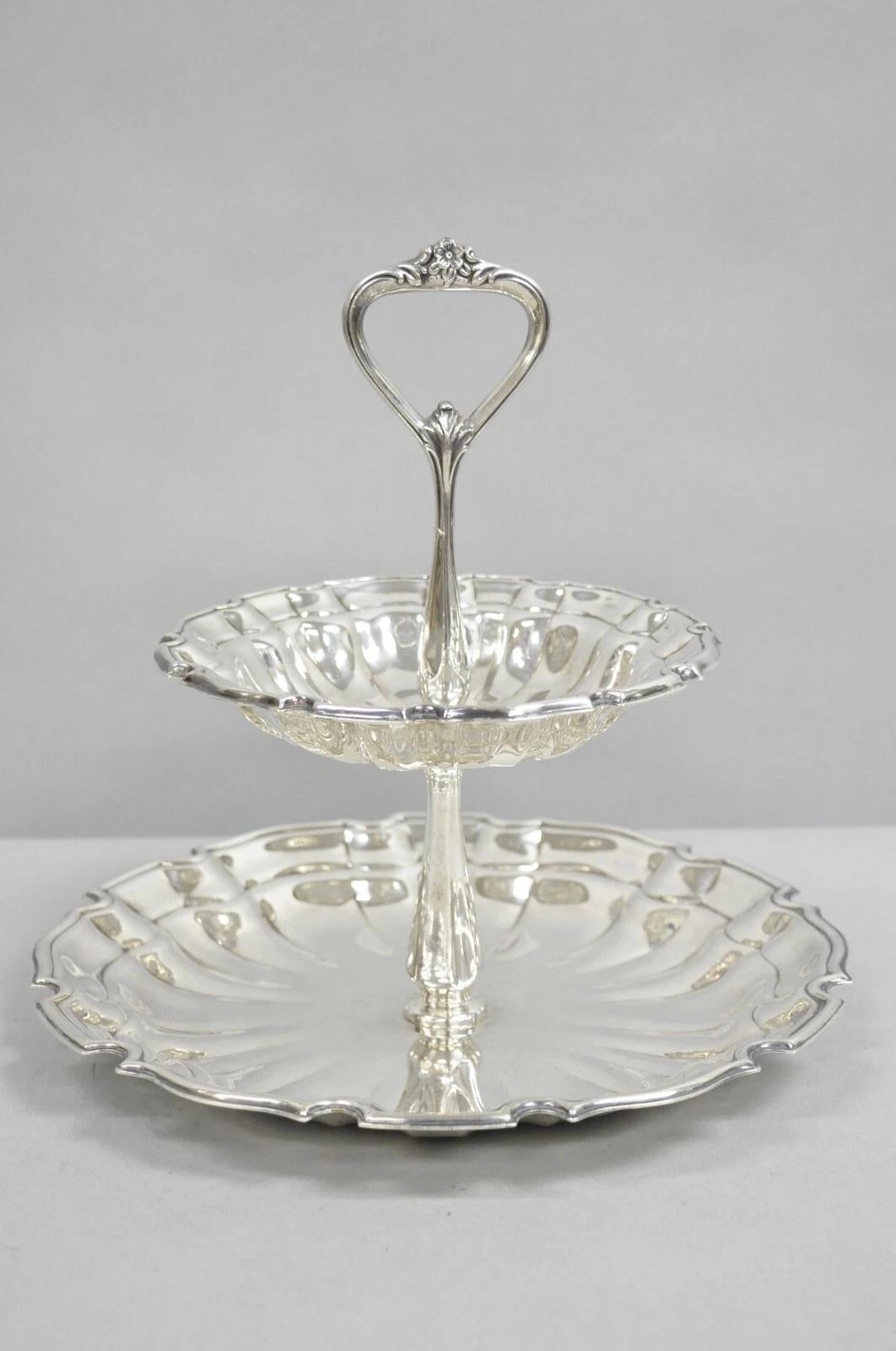Towle Victorian placcato in argento a 2 livelli con smerlo e piatto da portata per pasticceria in vendita 2