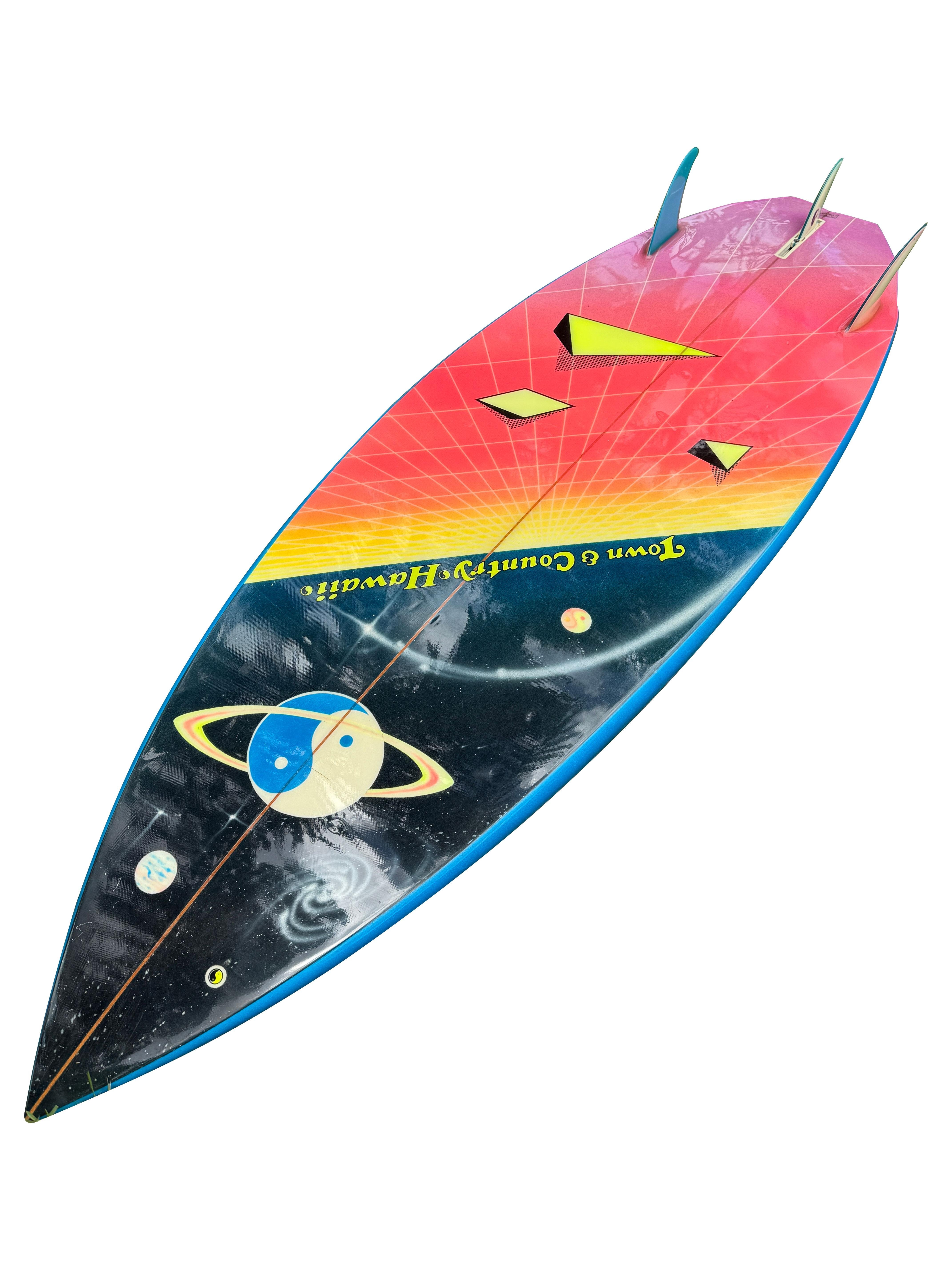 Tabla de surf Town & Country Vintage Dave Wallace Cola de golondrina de doble ala (1984) en Bueno estado para la venta en Haleiwa, HI