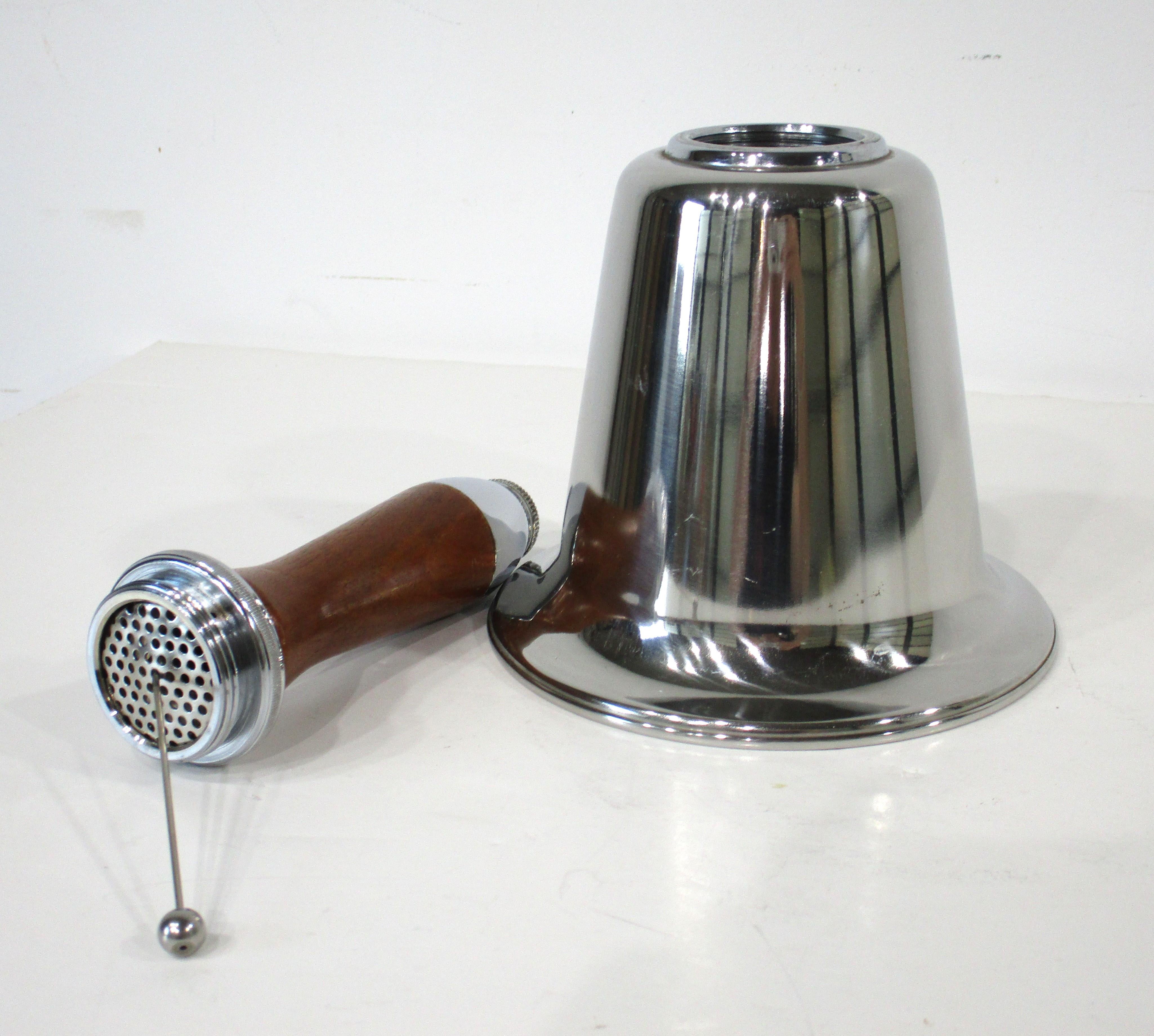 20ième siècle Shaker cocktail Town Crier Bell en vente
