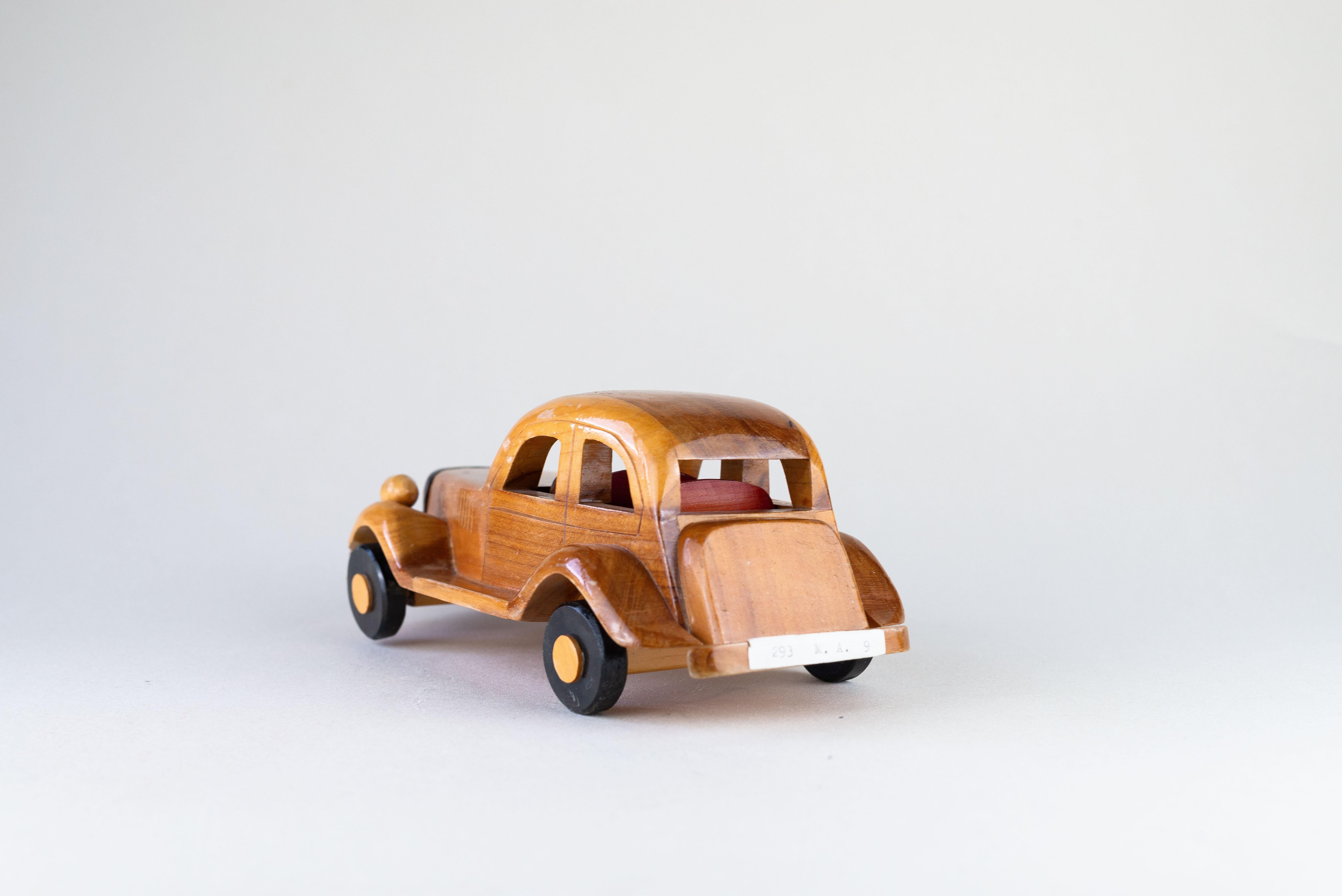 Spielzeugwagen Citroen Traktion 15/6, Frankreich, ca. 1960 im Zustand „Gut“ im Angebot in ROUEN, FR
