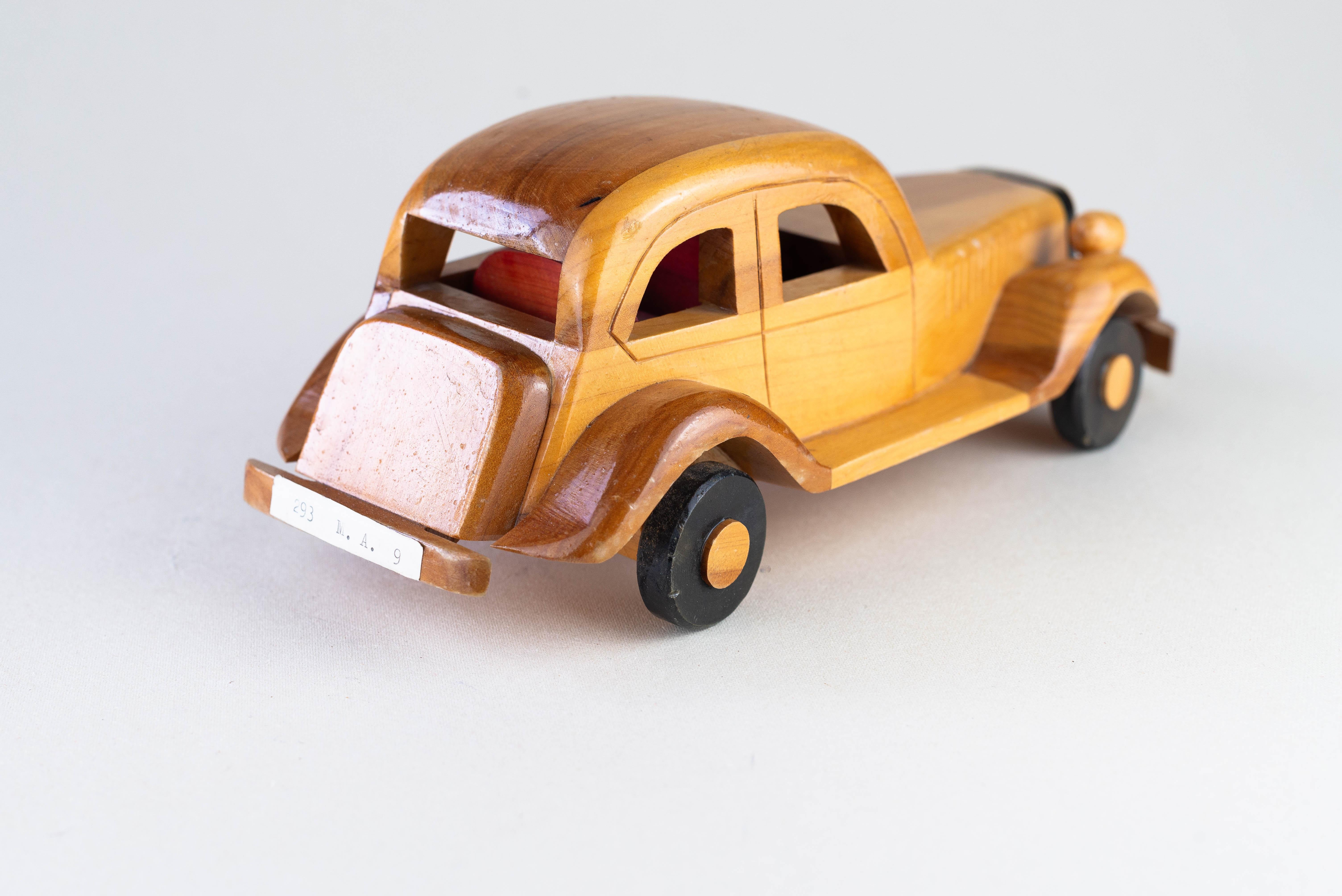 Spielzeugwagen Citroen Traktion 15/6, Frankreich, ca. 1960 im Angebot 1