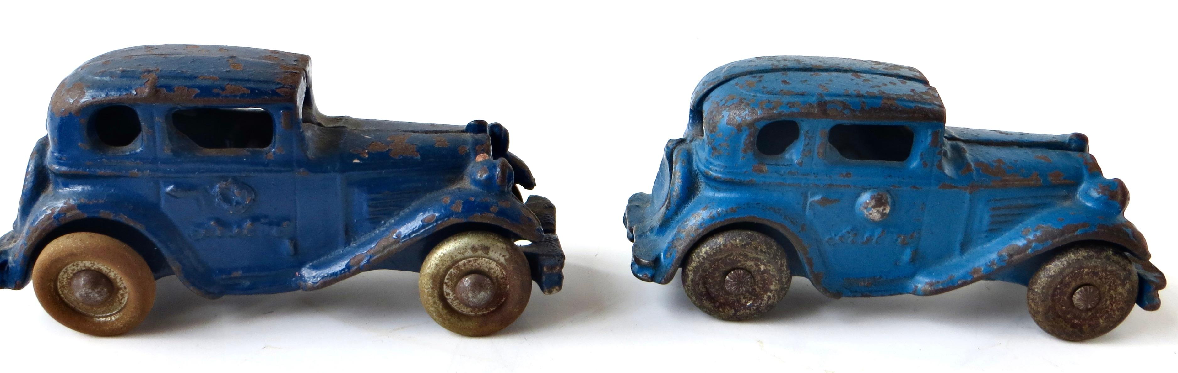 Spielzeug-Rollwagenwagenwagenwagenwagen aus Gusseisen; drei Autos von A.C. Williams Amerikanisch, um 1930 (amerikanisch) im Angebot