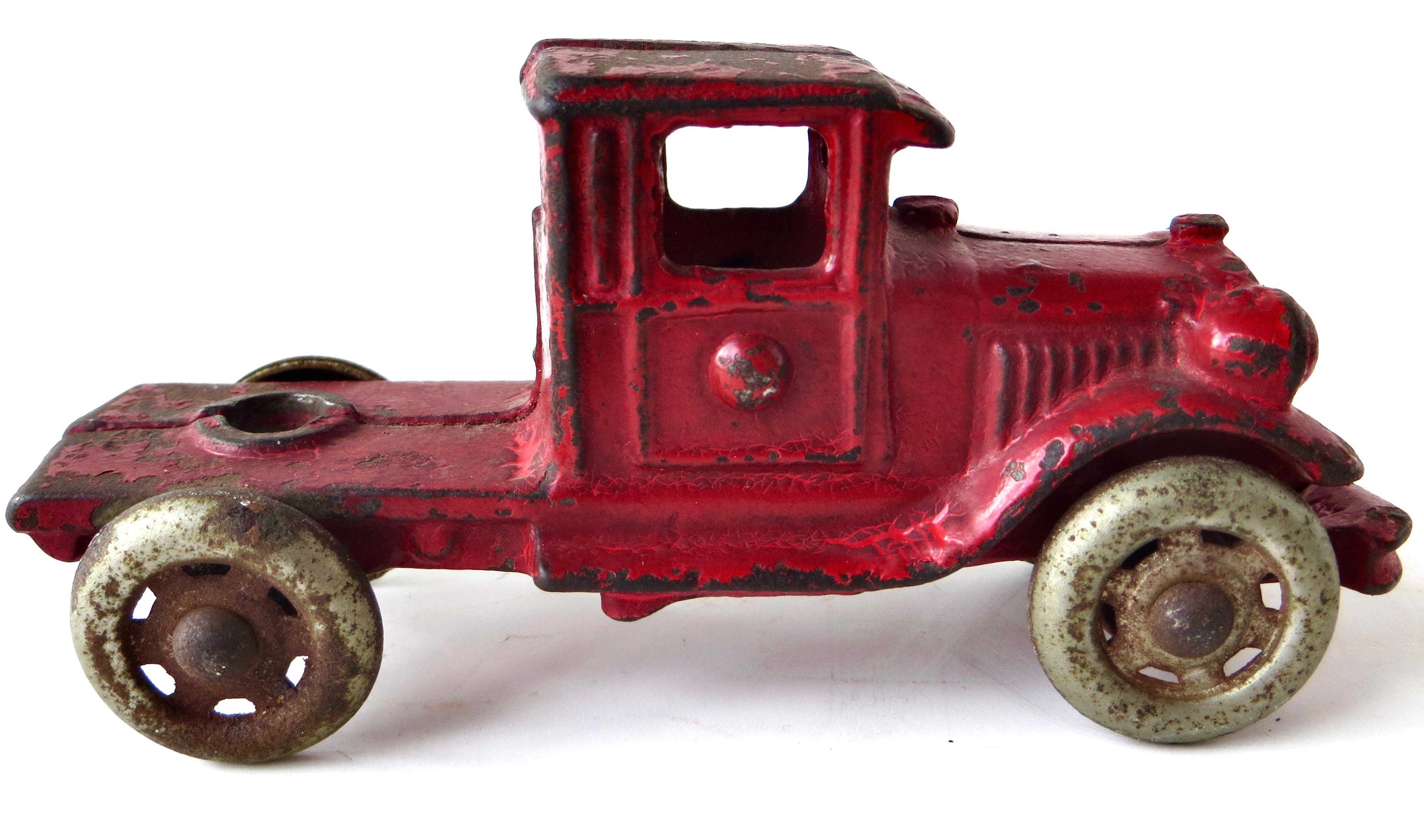 Spielzeug-Rollwagenwagenwagenwagenwagen aus Gusseisen; drei Autos von A.C. Williams Amerikanisch, um 1930 (Eisen) im Angebot