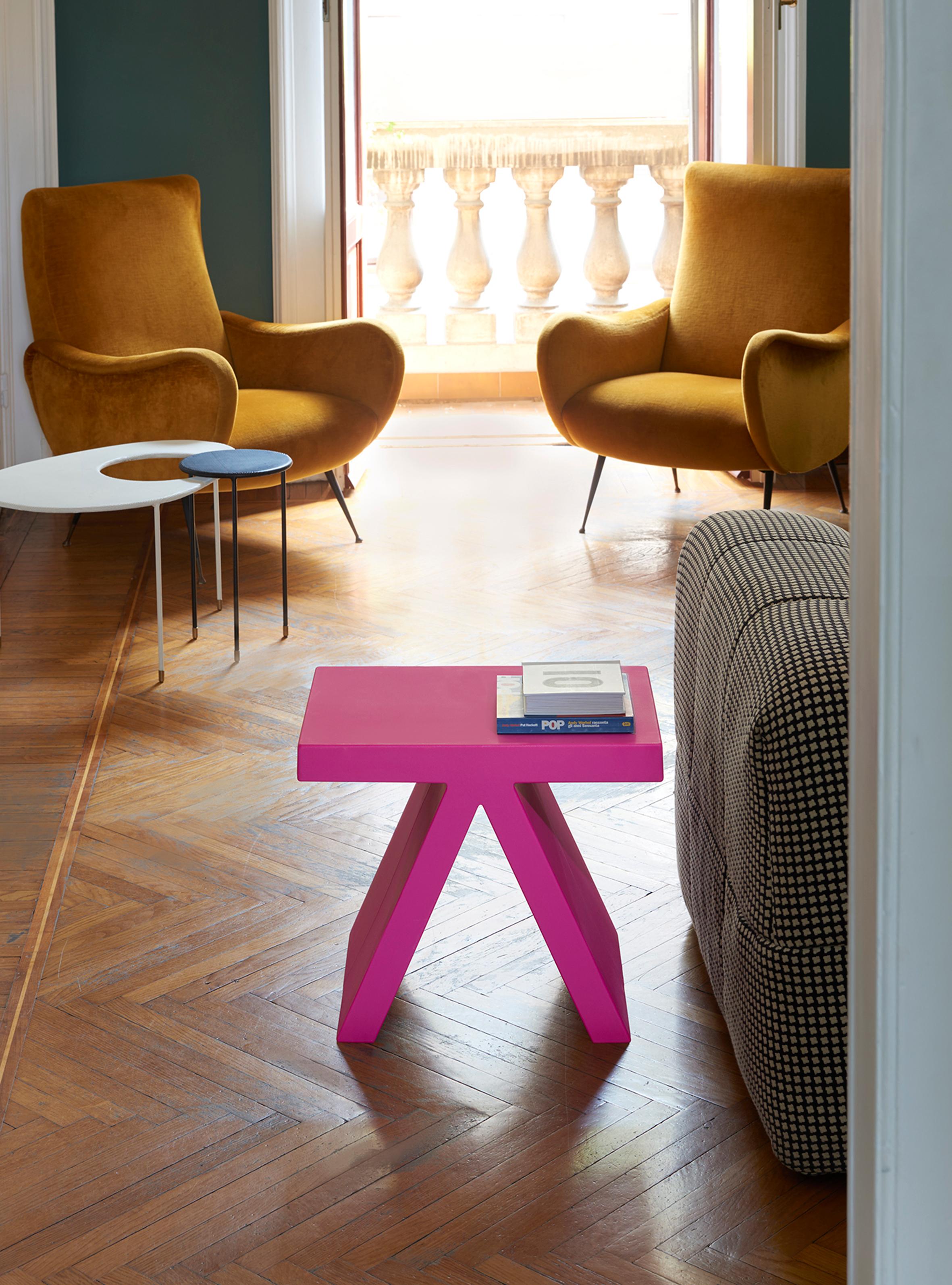 Safrangelber Couchtisch mit Spielzeugspielzeug von Prospero Rasulo
Abmessungen: T 35 x B 50 x H 42 cm.
MATERIALEN: Polyethylen.
Gewicht: 5 kg.

Erhältlich in verschiedenen Farbvarianten. Preise können abweichen. Dieses Produkt ist für die Verwendung
