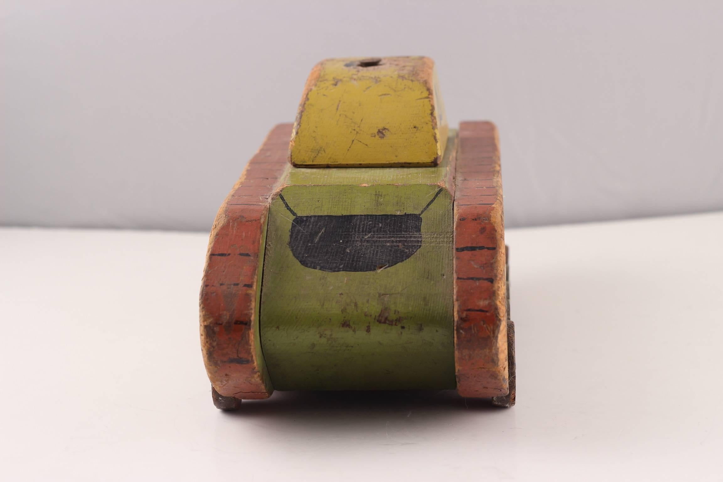 Toy Wooden Tank Made by Italian Soldier from the Second World War In Distressed Condition For Sale In London, GB