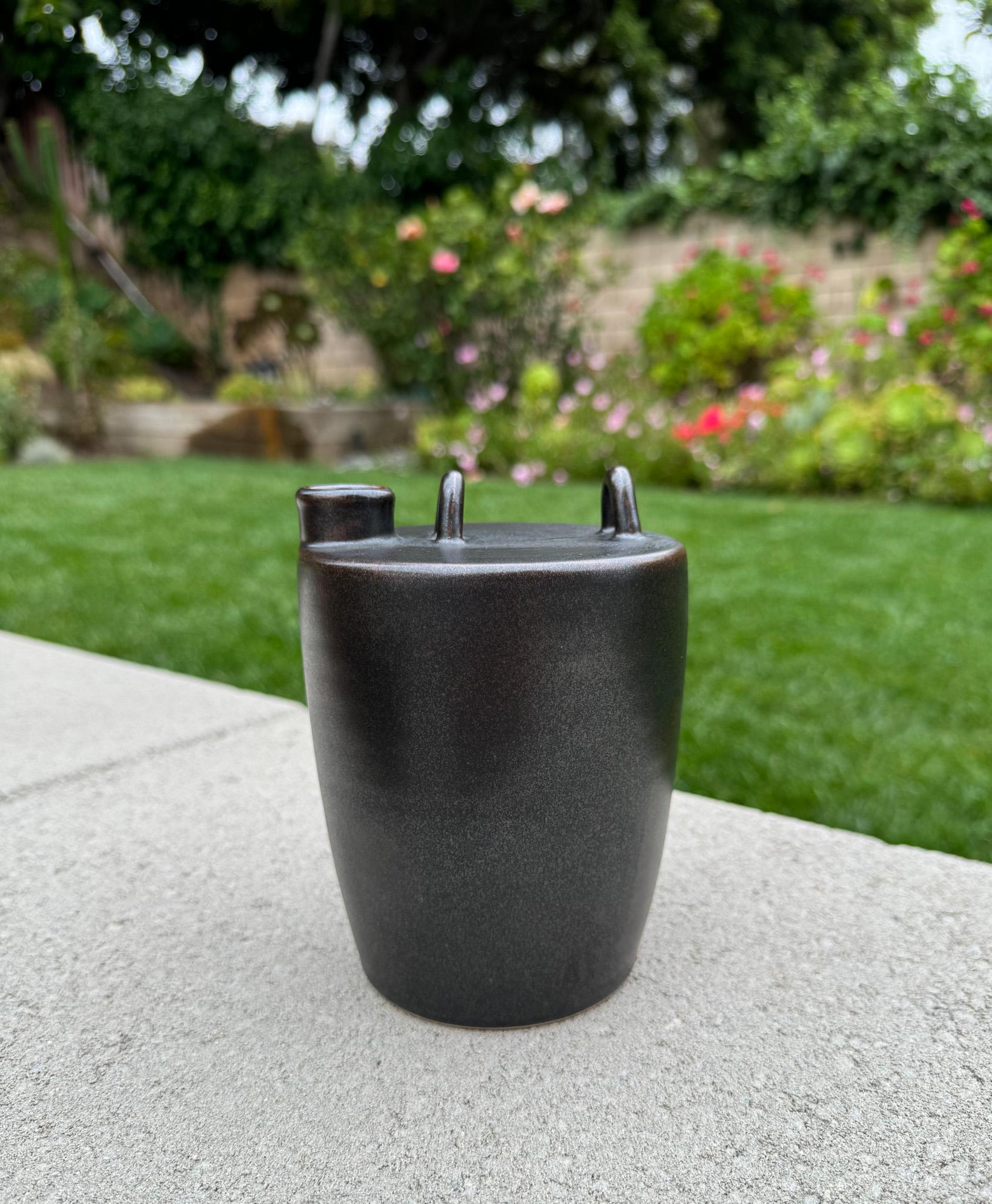 Vaso Ikebana in ceramica di Toyo, Giappone, XX secolo in vendita 7
