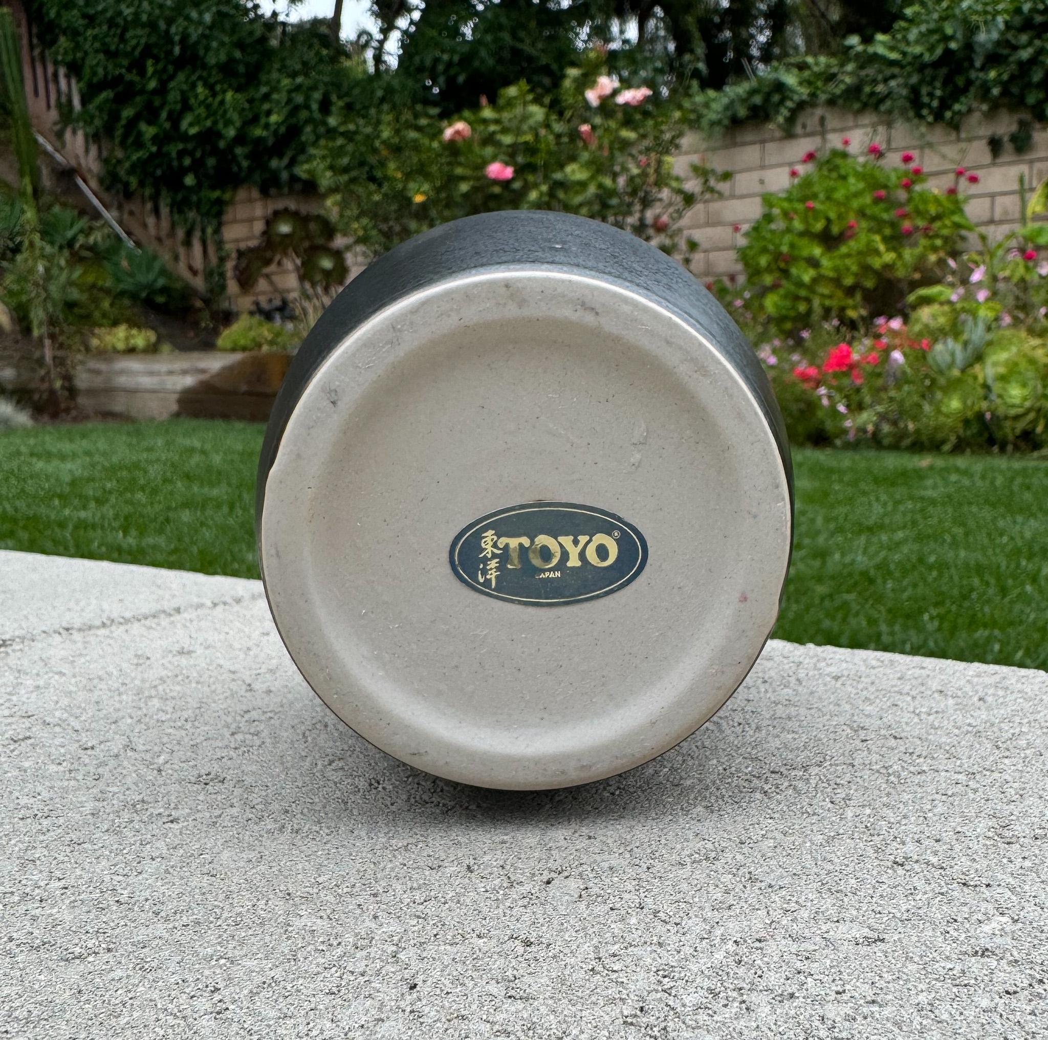 Vaso Ikebana in ceramica di Toyo, Giappone, XX secolo in vendita 1