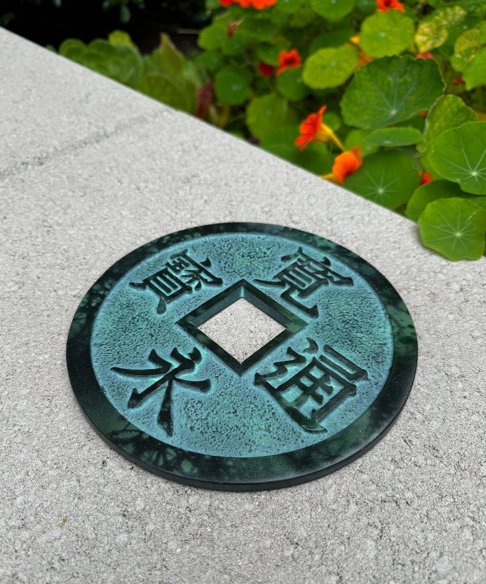 Toyo Eisen Kan'ei Tsūhō Münzskulptur / Untersetzer, Japan, 20. im Zustand „Gut“ im Angebot in San Juan Capistrano, CA