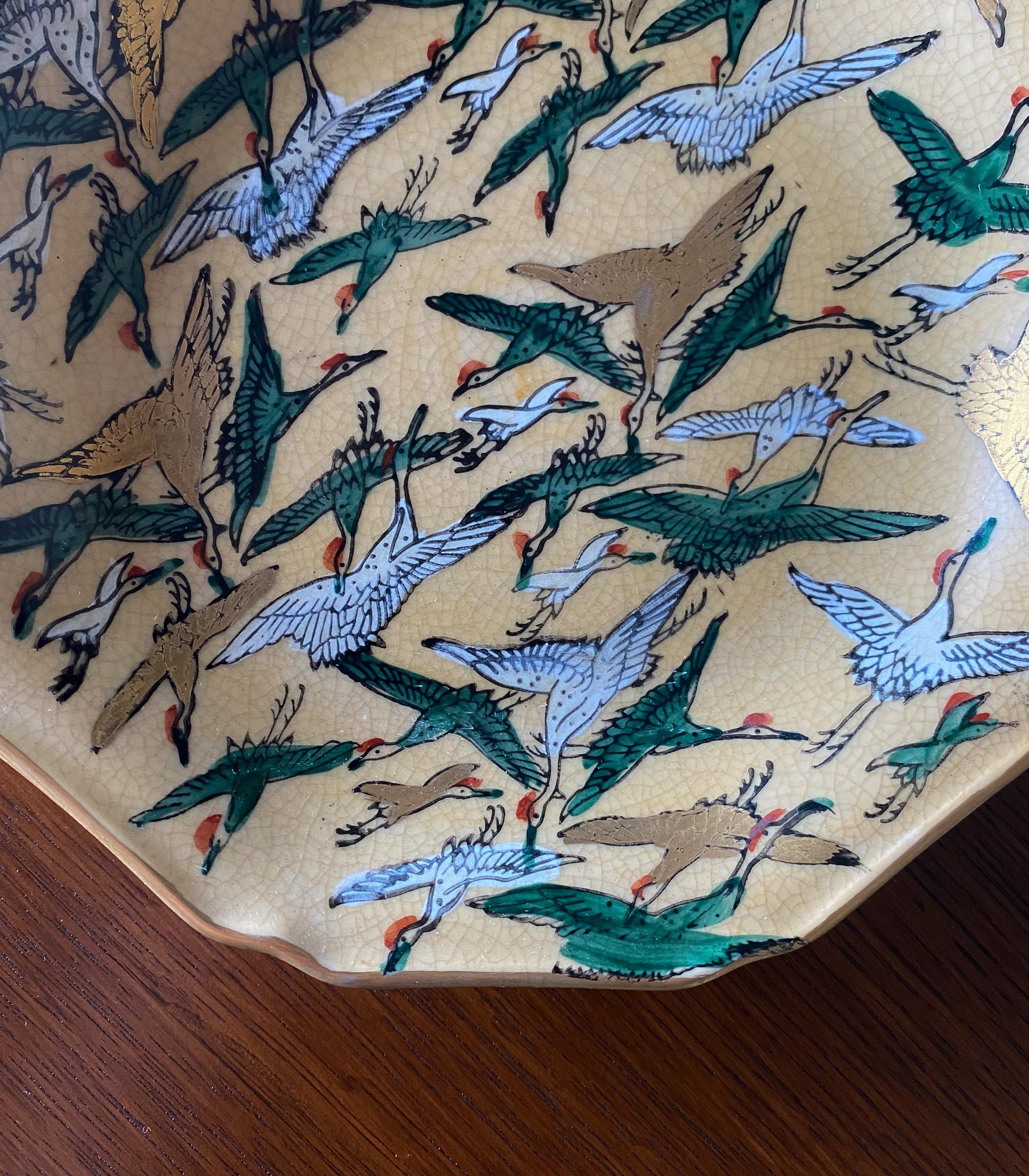 Assiette décorative peinte à la main avec oiseaux de Toyo Kutani Satsuma, Japon  en vente 3