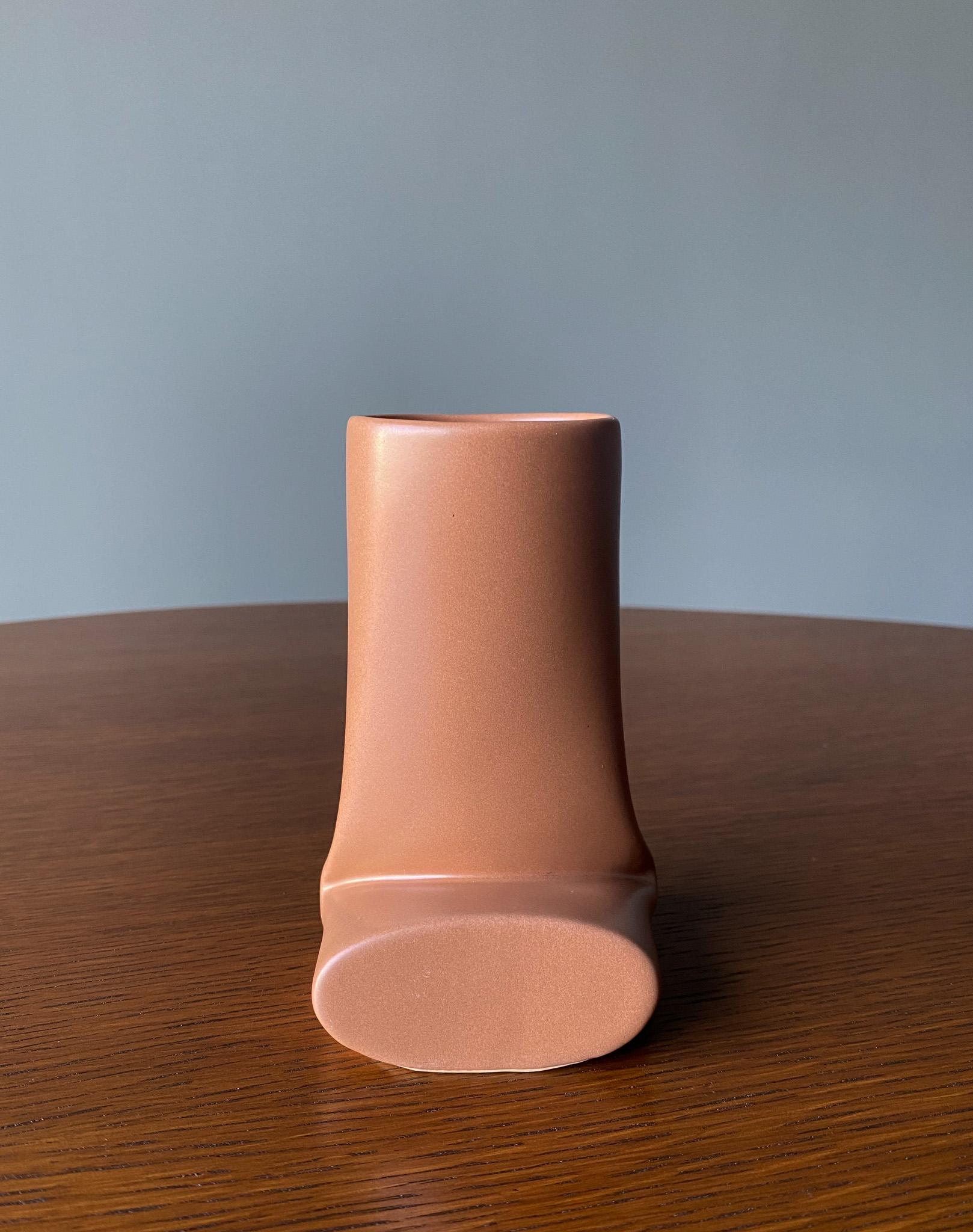 Toyo Modernist Ceramic Ikebana Vase, Japan, 20th Century In Good Condition In Costa Mesa, CA