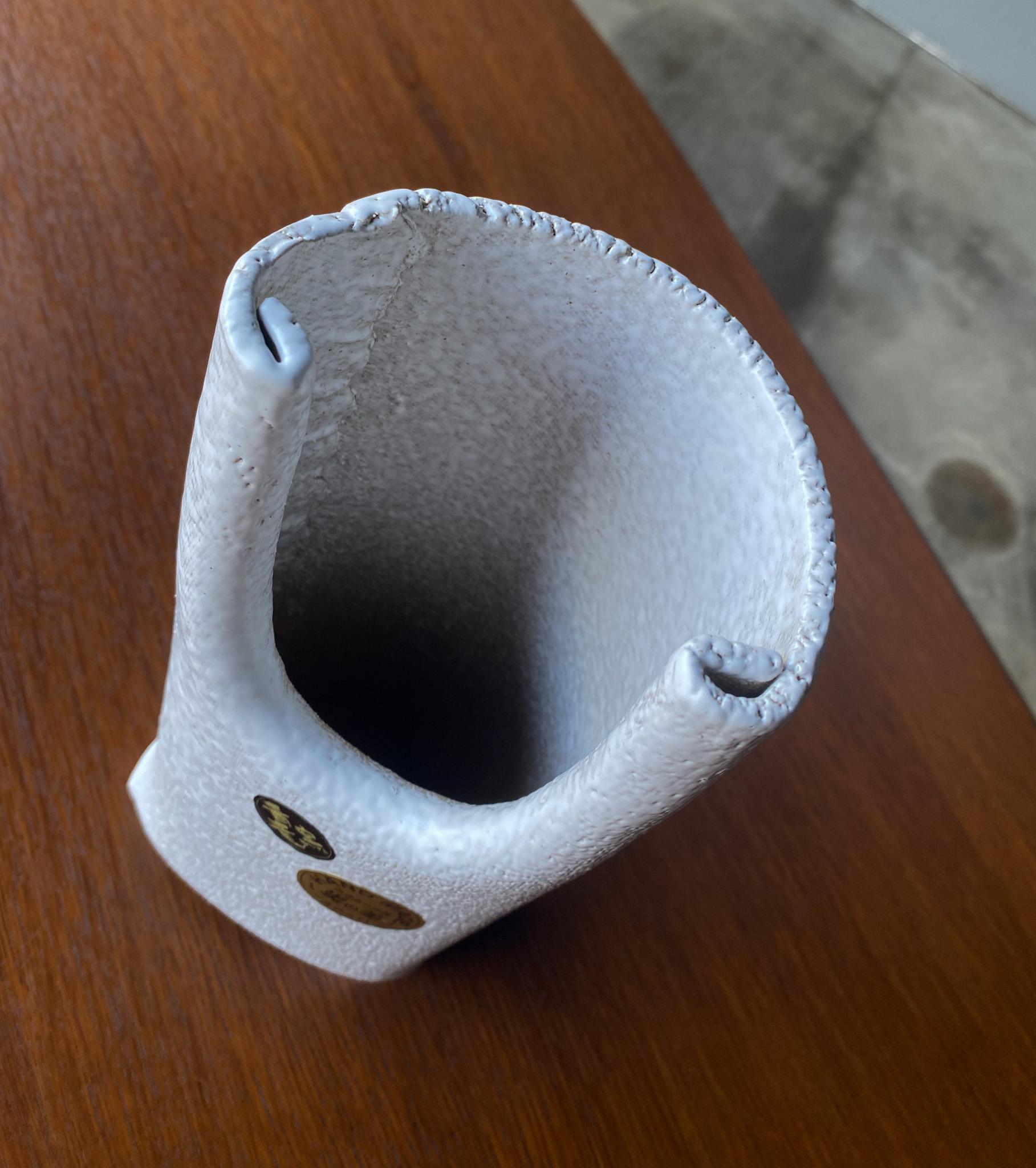 Vase Ikebana moderniste en céramique fait à la main, Japon, 20e siècle en vente 2