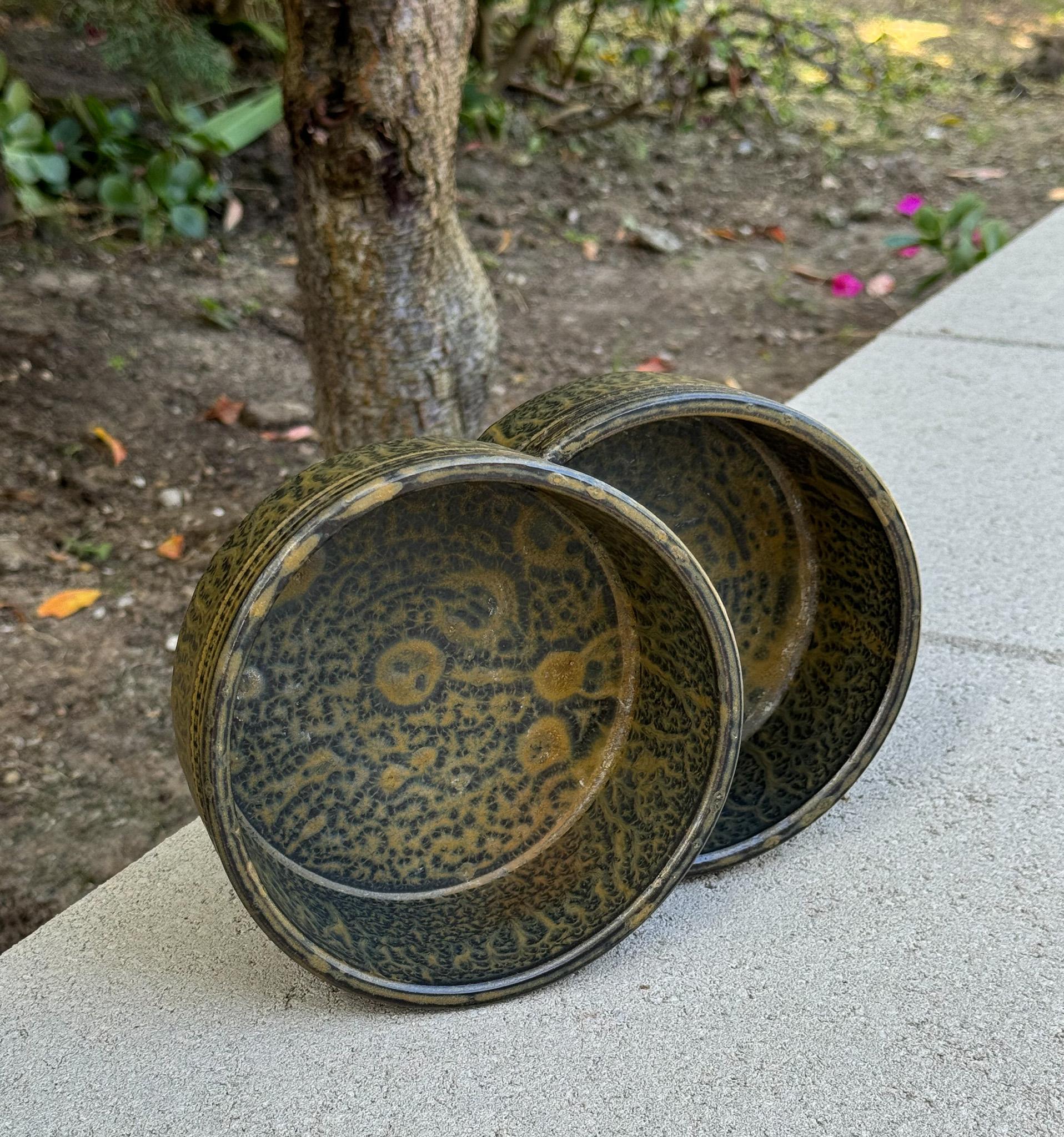 Giapponese Vaso in ceramica Ikebana modernista di Toyo a due livelli, Giappone C.C. 1965 in vendita
