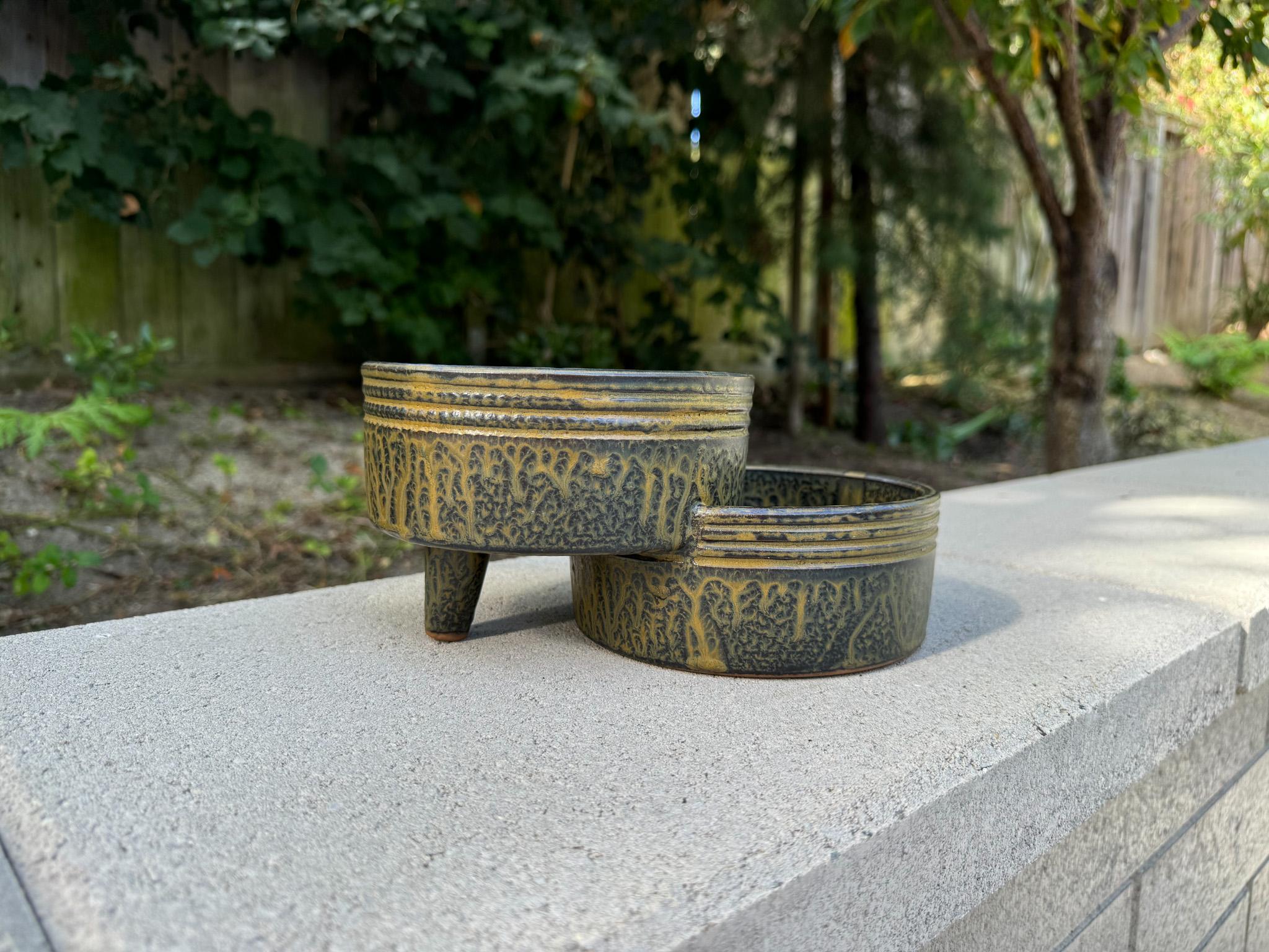Vaso in ceramica Ikebana modernista di Toyo a due livelli, Giappone C.C. 1965 in vendita 1
