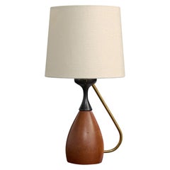 TR & Co, Lámpara de mesa, teca, metal, latón, Noruega, años 50 TR & Co, Lámpara de mesa, teca, metal, latón, Noruega, años 50