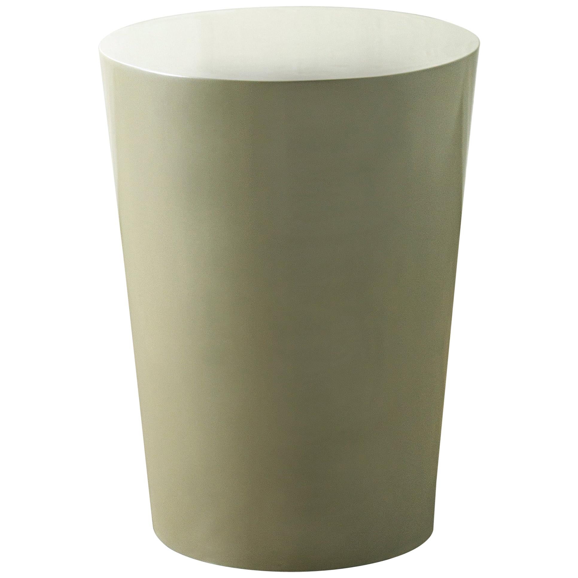 TR25 Konischer Beistelltisch aus lackiertem Fiberglas von Costantini im Angebot