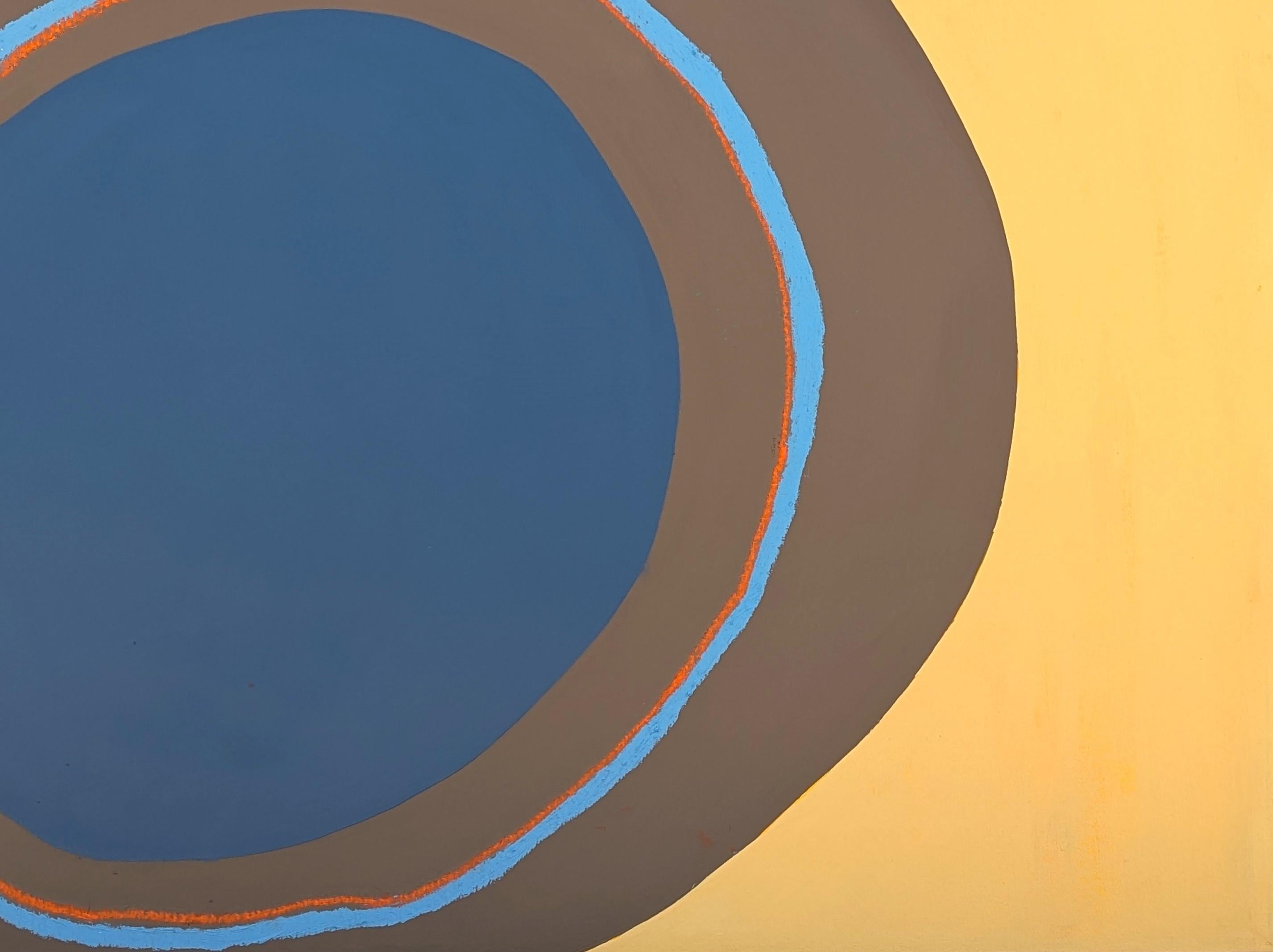 Pittura astratta contemporanea dell'artista Tra' Slaughter di Houston, TX. Il dipinto presenta due cerchi amorfi in equilibrio l'uno sull'altro su uno sfondo giallo chiaro. Firmato, intitolato e datato sul retro. Non incorniciato, ma sono