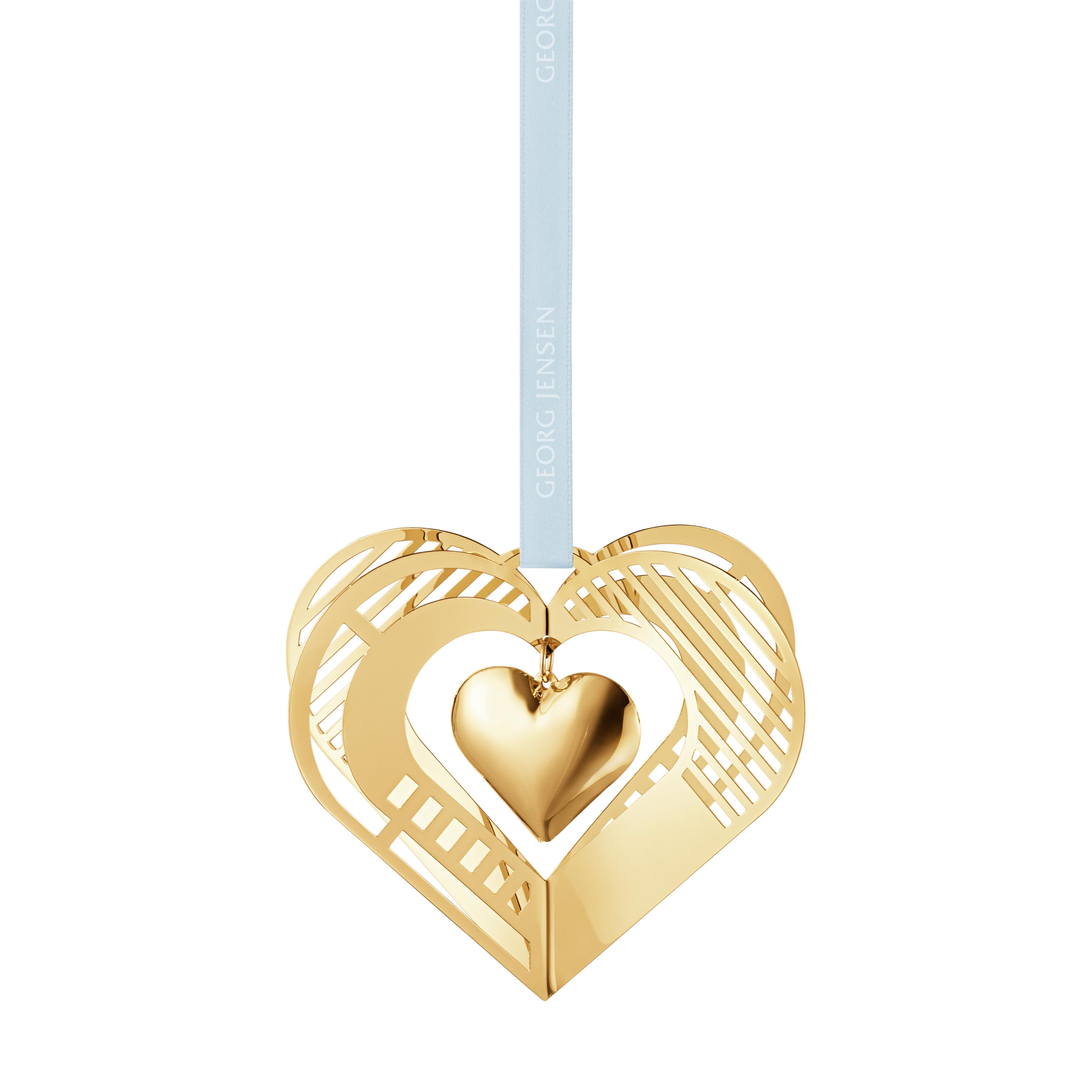 Christmas is a time for showing love to your family and friends so what better symbol to use on a tree decoration than a heart? This gold-plated Christmas ornament features a beautifully crafted heart suspended inside a delicate frame which features