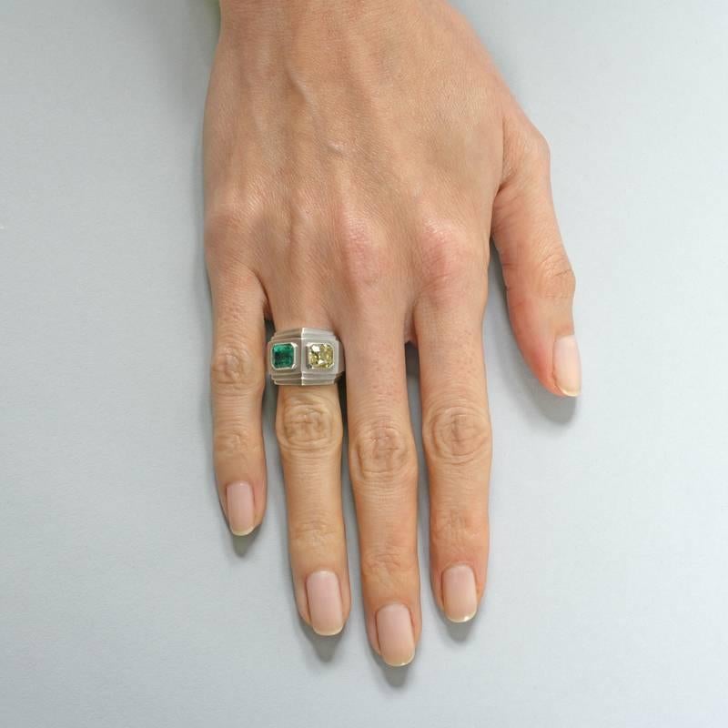 Trabert & Hoeffer Mauboussin Art Deco Yellow Diamond, Emerald and Platinum Ring 2