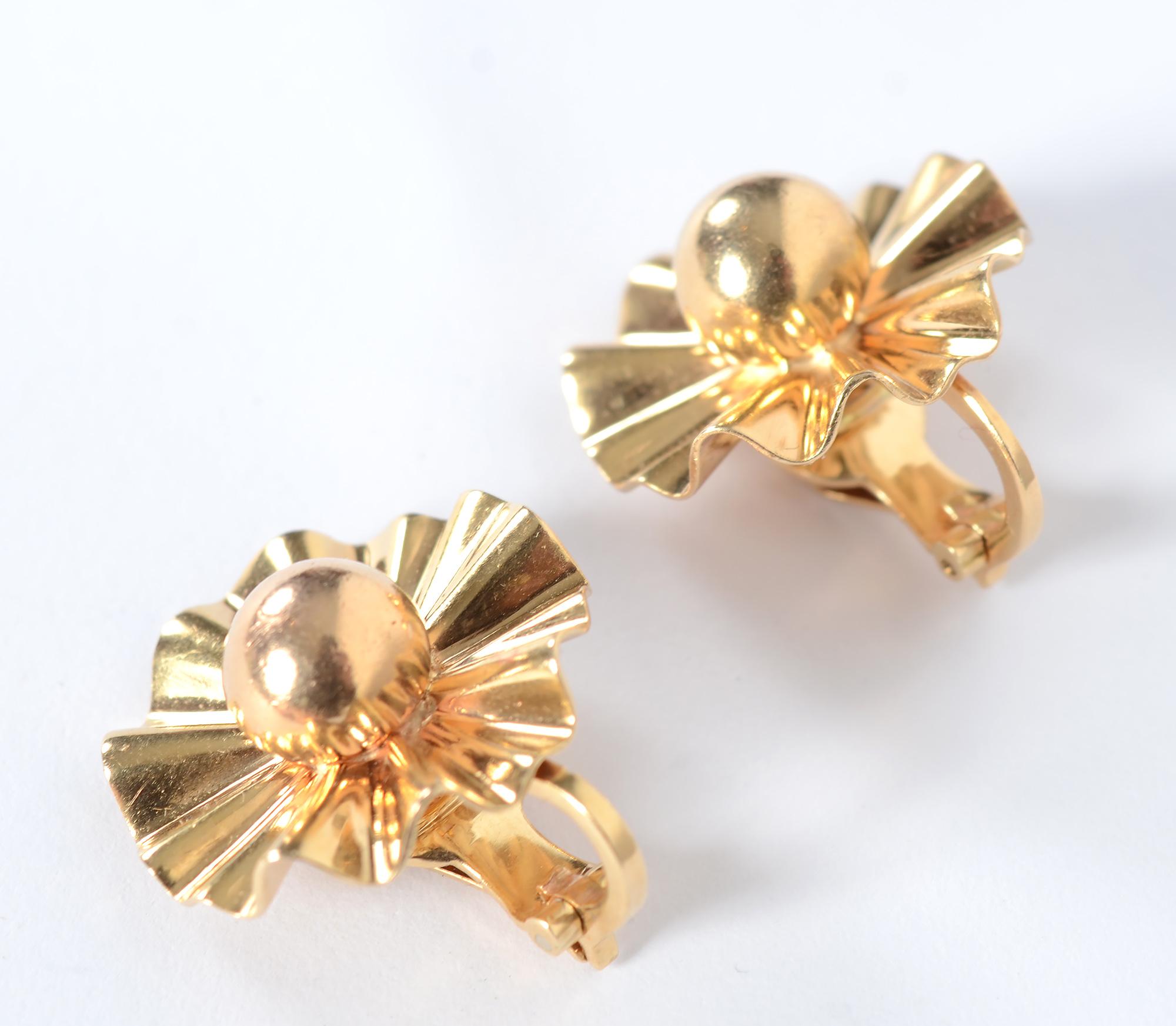 Trabert and Hoeffer Mauboussin Retro Gold Earrings In Excellent Condition In Darnestown, MD