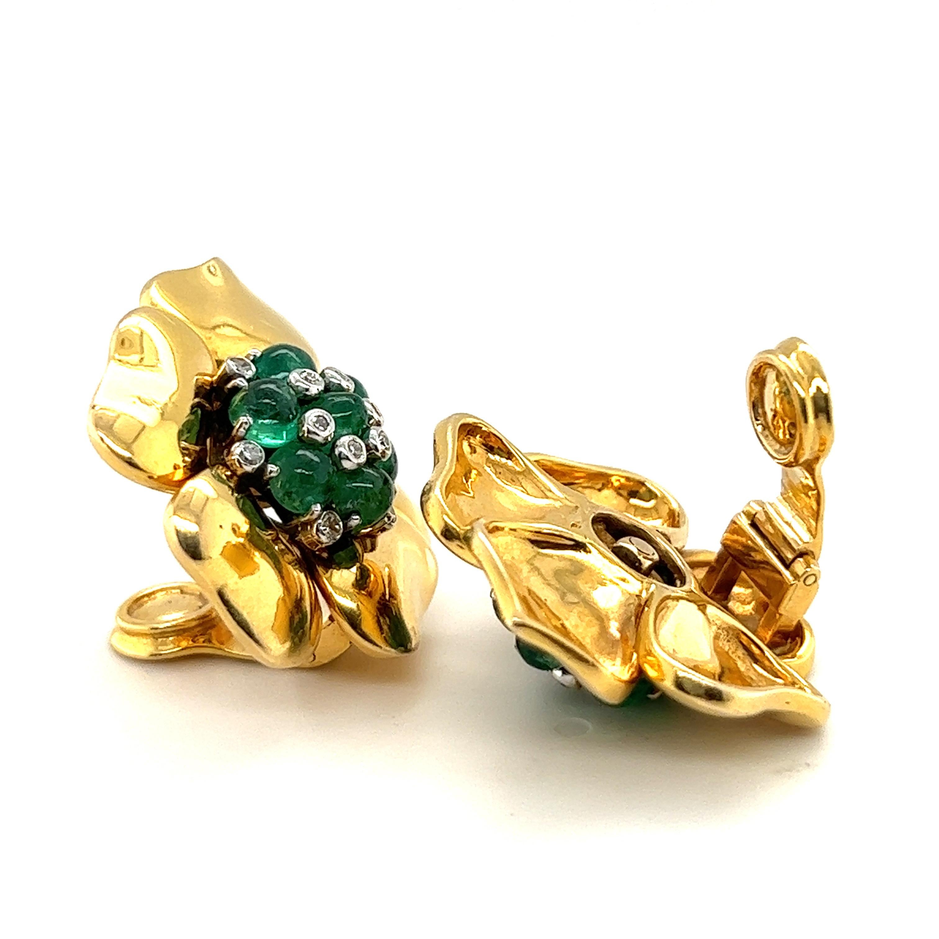 Trabert & Hoeffer Mauboussin 14 Karat Gold Emerald and Diamond Retro Earclips In Good Condition For Sale In Zurich, CH