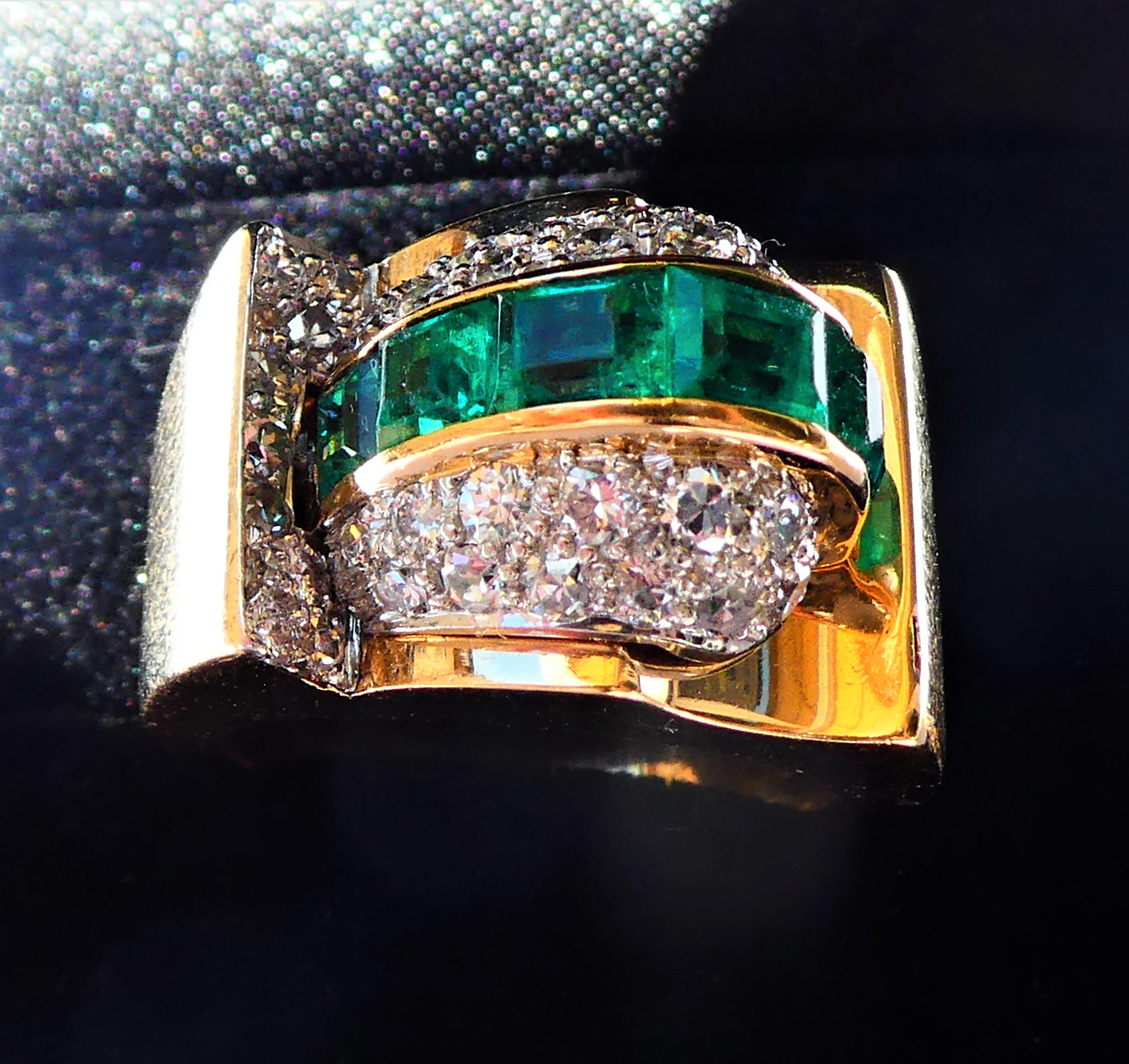 Trabert & Hoeffer Mauboussin 1940s Emerald Diamond Domed Rose Gold Cocktail Ring In Excellent Condition For Sale In Munich, DE