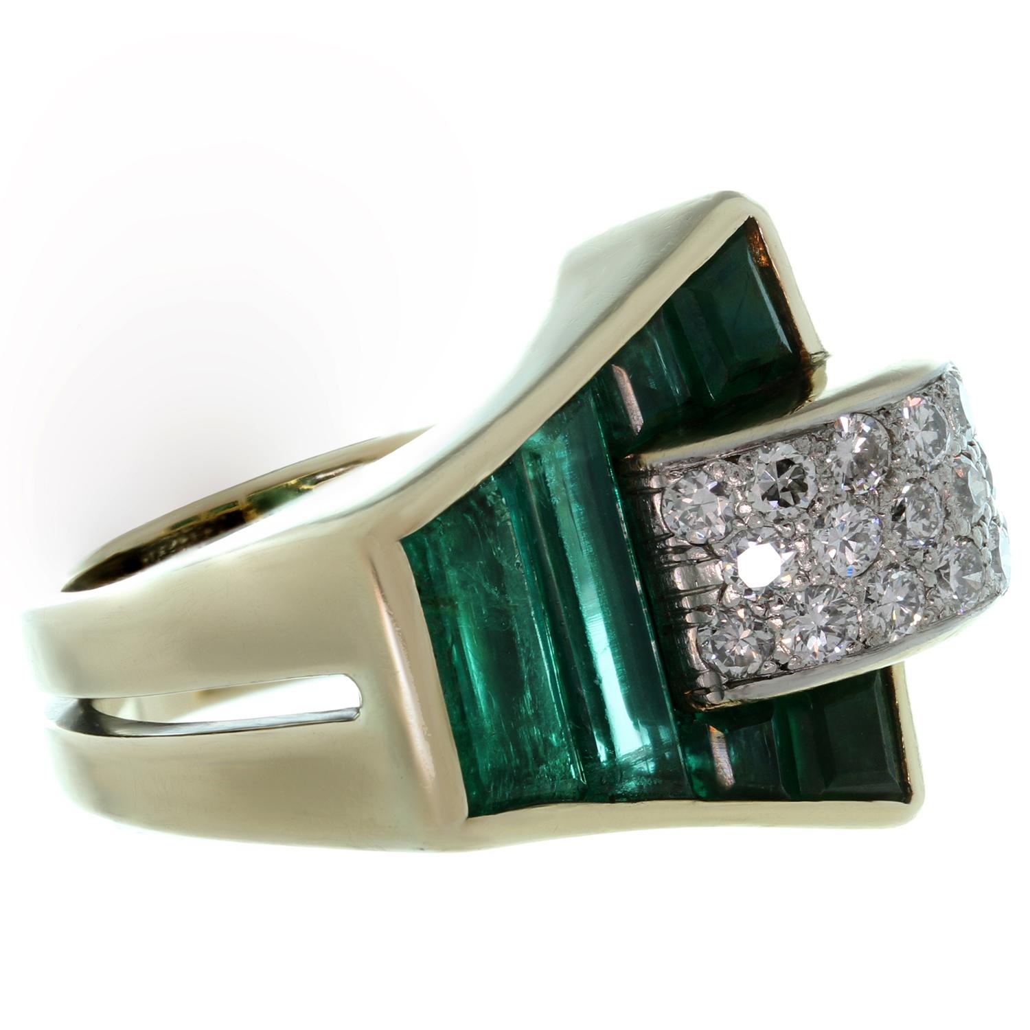 Women's Trabert & Hoeffer-Mauboussin 1940s Colombian Emerald Diamond  Ring. GIA Report