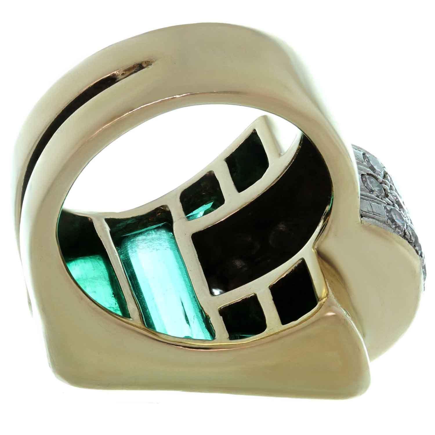 Trabert & Hoeffer-Mauboussin 1940s Colombian Emerald Diamond  Ring. GIA Report 2