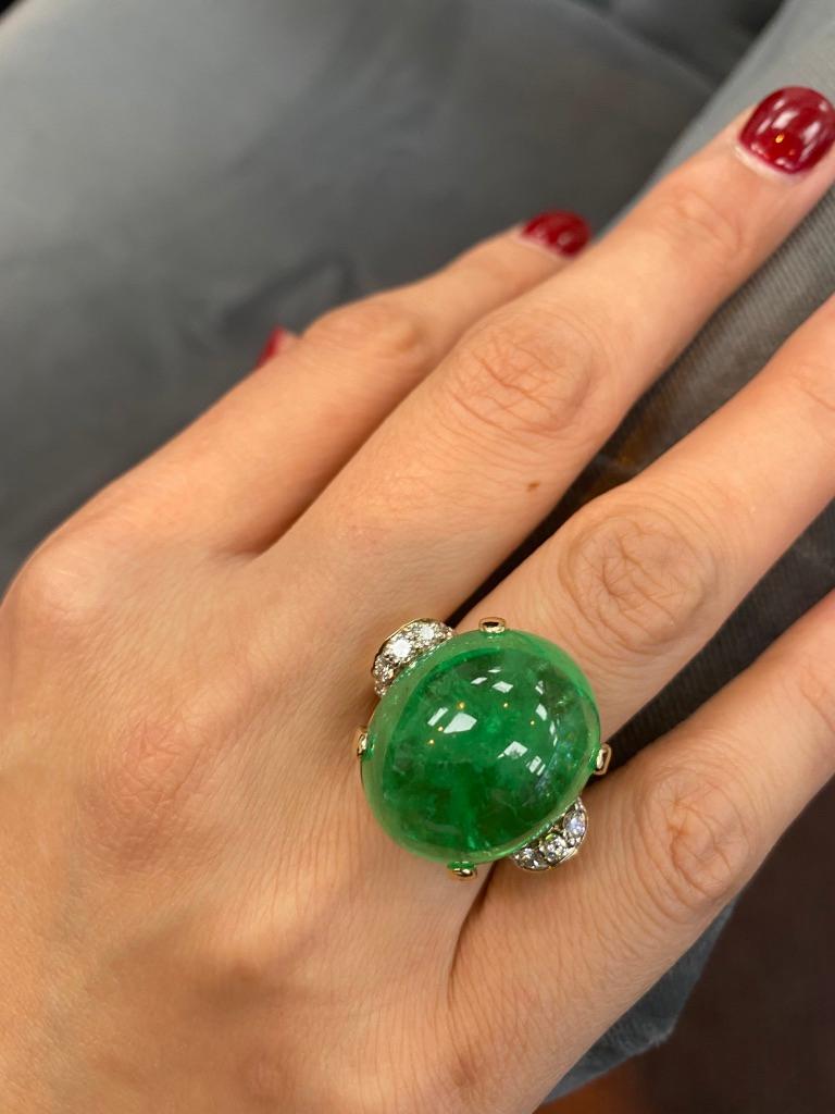 Trabert & Hoeffer, Mauboussin Gold, Cabochon Emerald and Diamond Ring In Excellent Condition For Sale In New York, NY