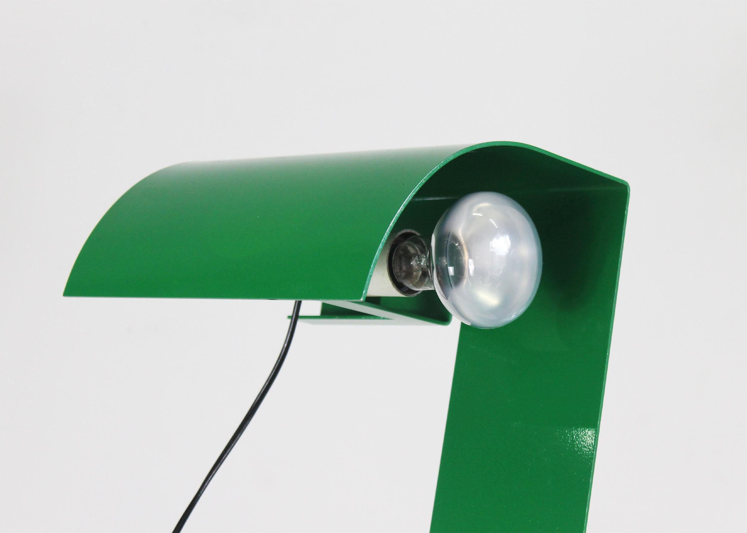 Laqué Lampe de bureau Trabucchi Vecchi Volpi Blitz en métal laqué vert par Stilnovo, années 70 en vente