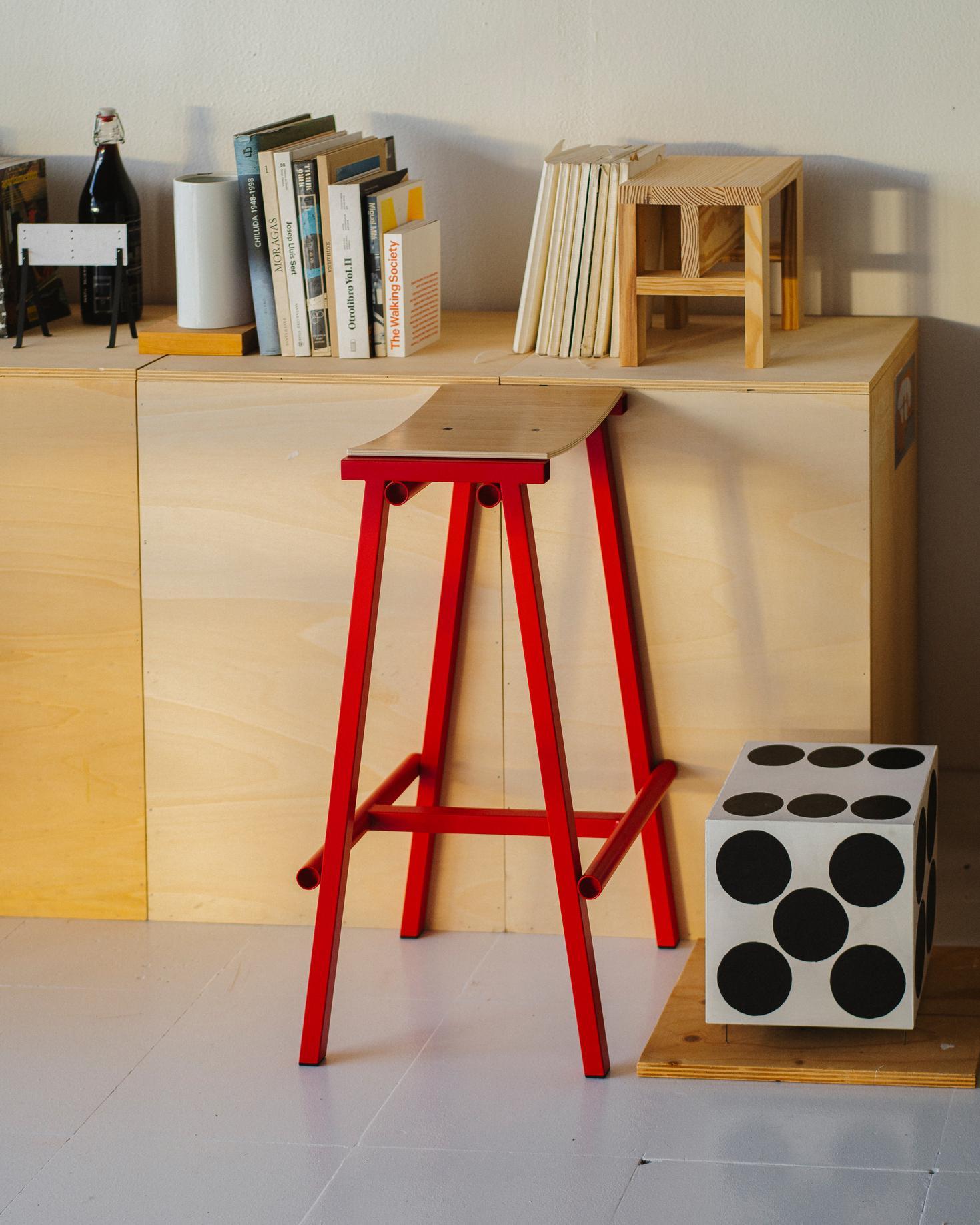Designed by Spanish designer Marc Morro, Taburete 8 Bar Stool uses direct design language to create a functional and robust bar stool with a distinct yet minimalistic expression. Both the curved plywood seat and steel tubing frame are clearly