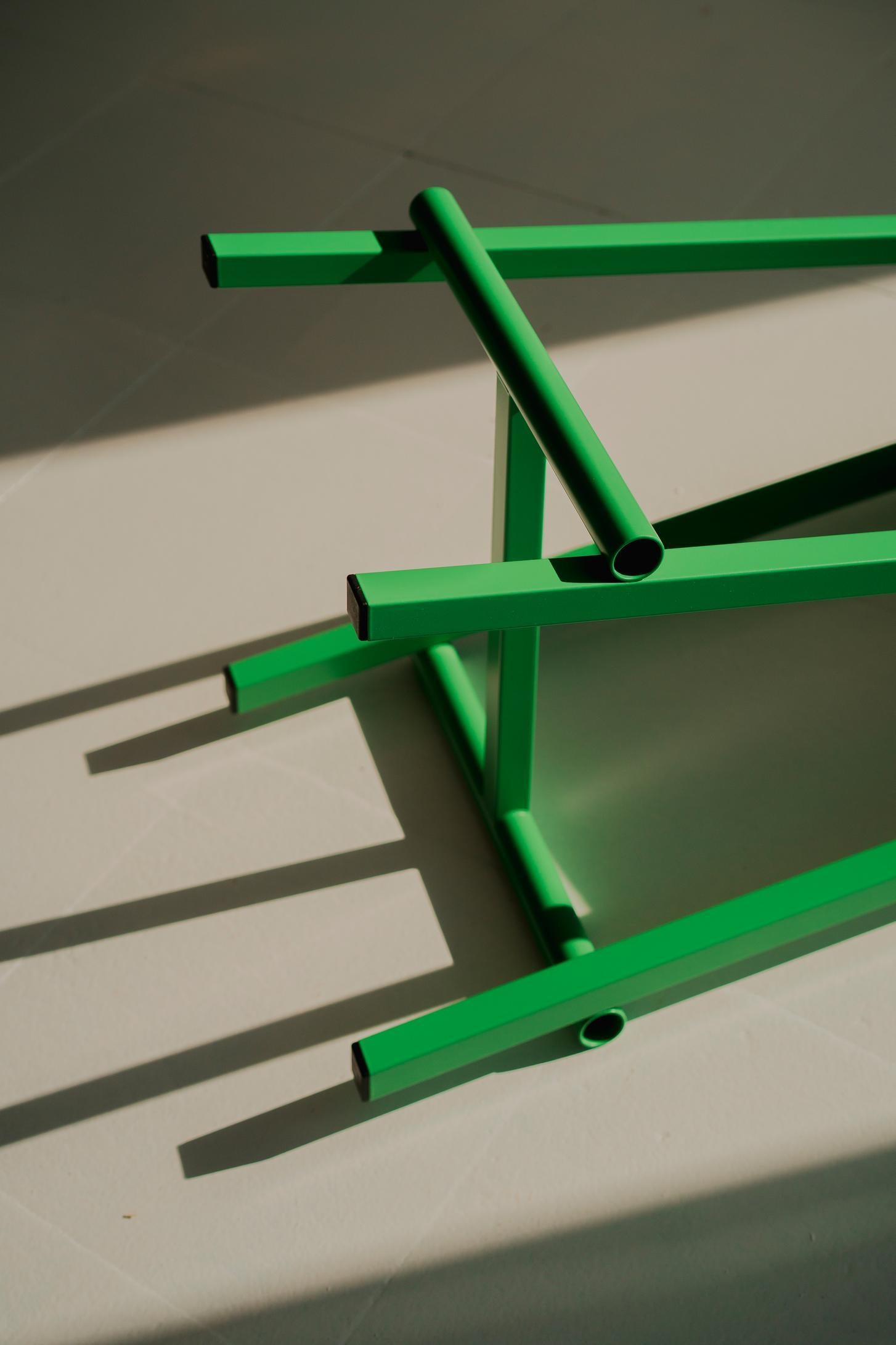Poudré Tabouret de bar Taburete 8, jade souple, acier revêtu de poudre / Marc Morro pour Hay en vente