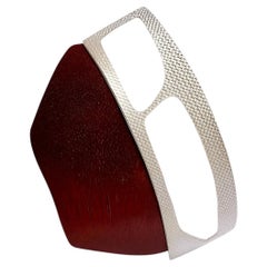 Trace Brooch in 950 Silver & Recycled Muirapiranga Wood by Lucía Rovira