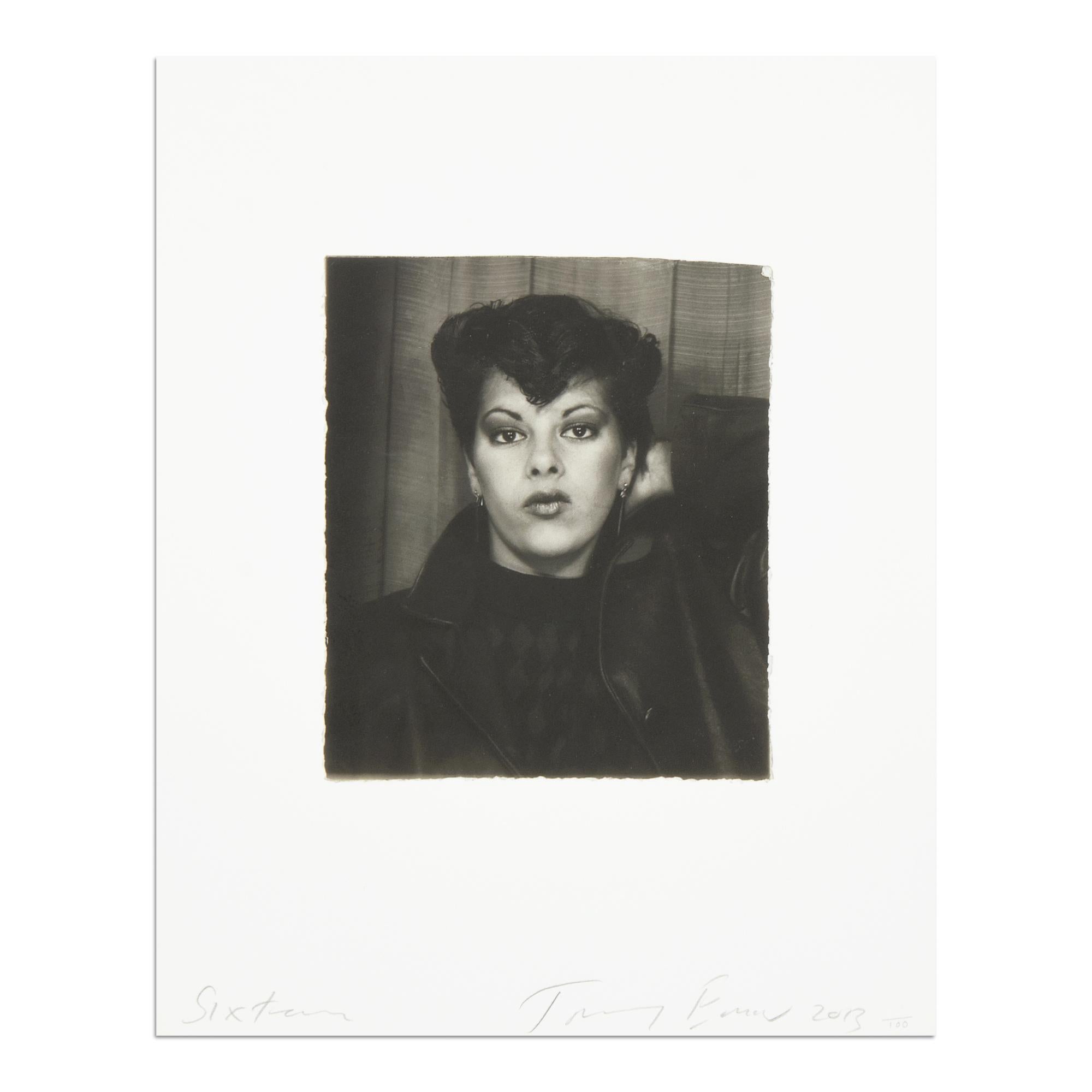 Tracey Emin (nata nel 1963 a Croydon)
Sedici, 2013
Prodotto: Stampa giclée su carta d
archivio per belle arti, contenuta in un cofanetto nero, accompagnata dal libro My Photo Album.
Dimensioni della stampa: 25,4 x 20,3 cm (10 x 8 in)
Dimensioni del