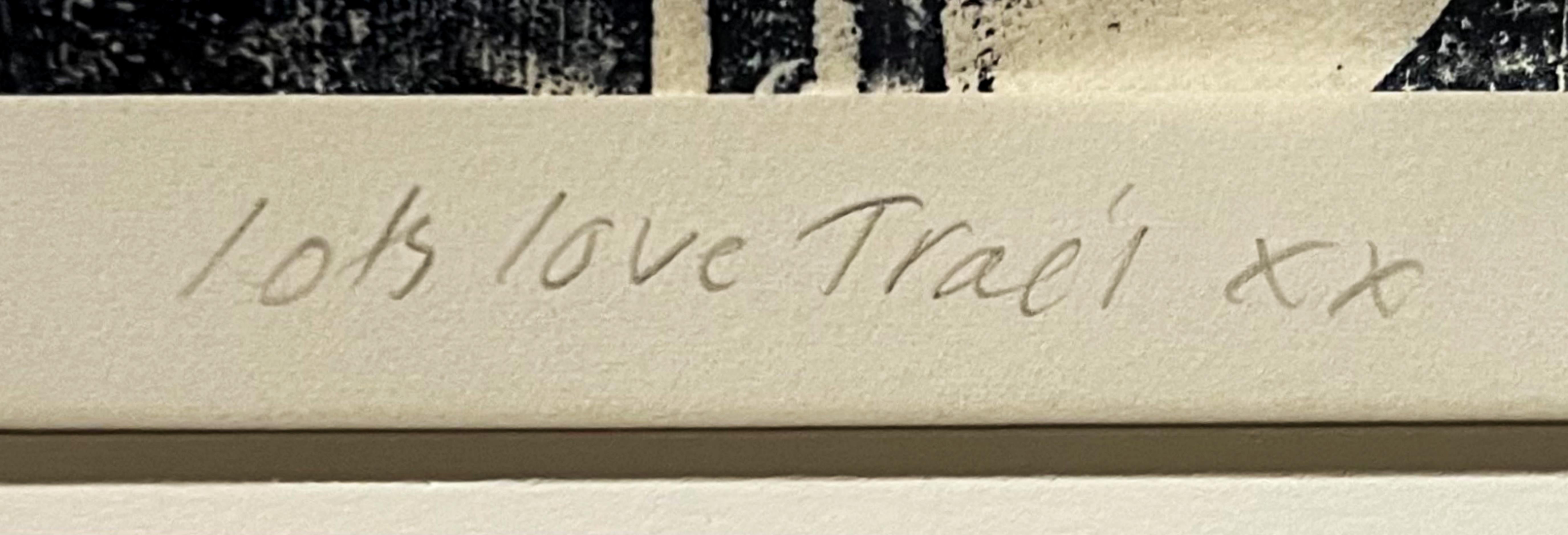 Billy e Traci in un pub, xilografia unica, firmata e iscritta a matita, incorniciata - Print di Tracey Emin