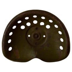 Scultura da parete con sedile di trattore