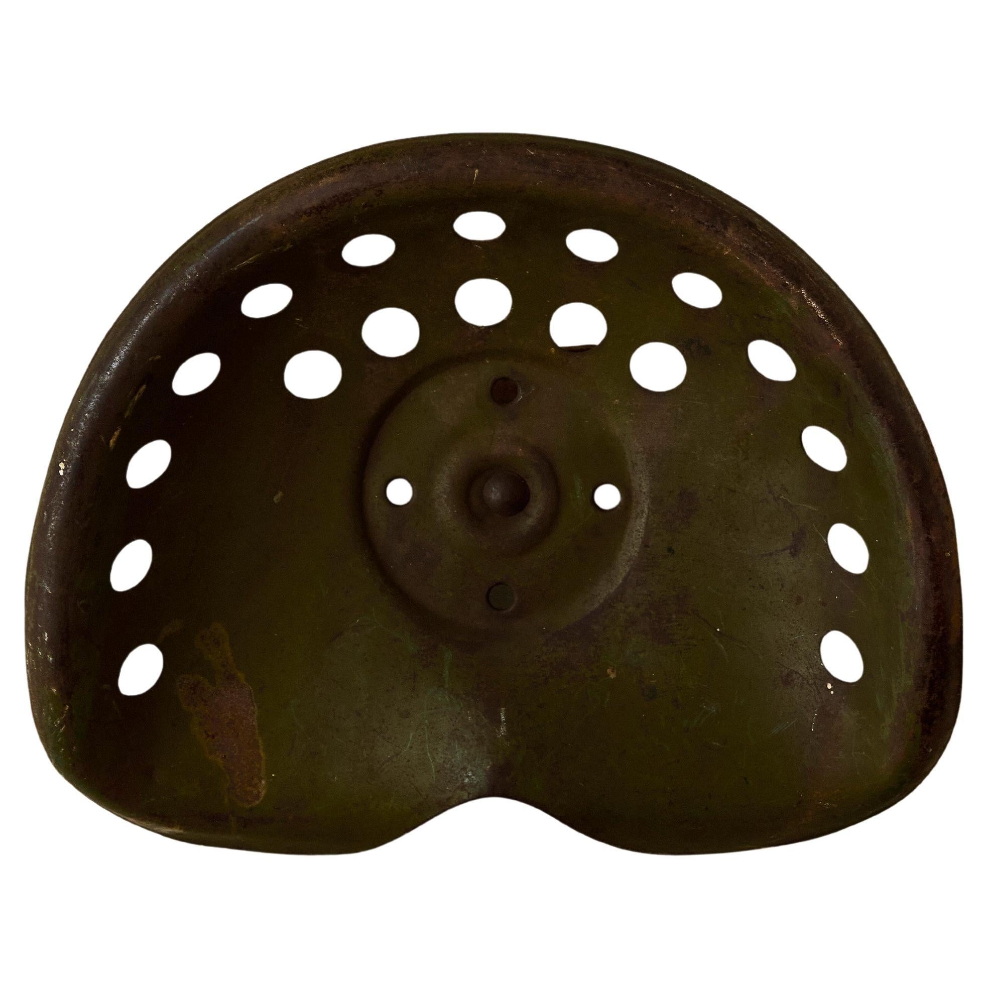 Scultura da parete con sedile di trattore in vendita
