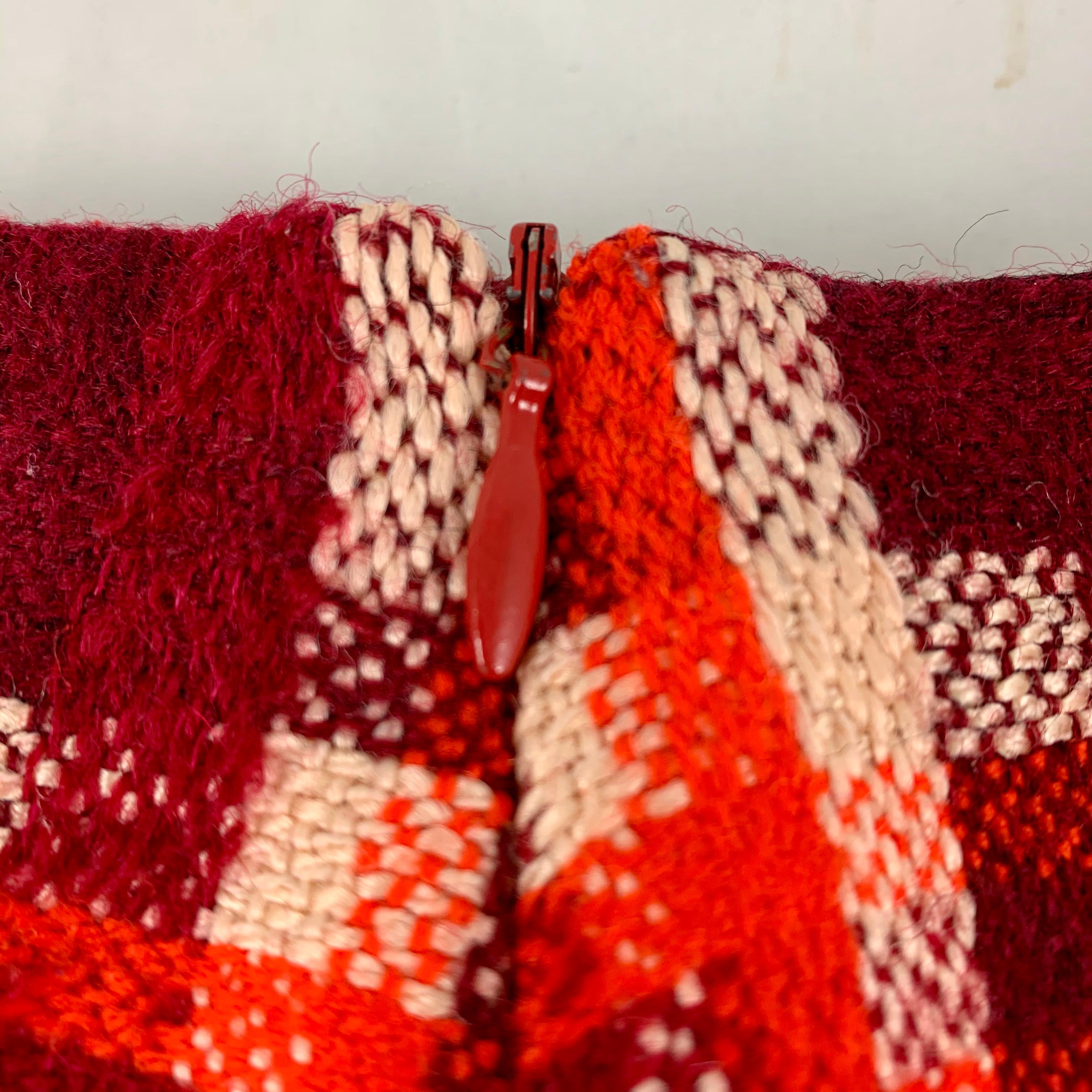 Mini-jupe en laine à carreaux rouges Tracy Feith avec sequins appliqués à la main & Feuilles:: années 1980 en vente 3