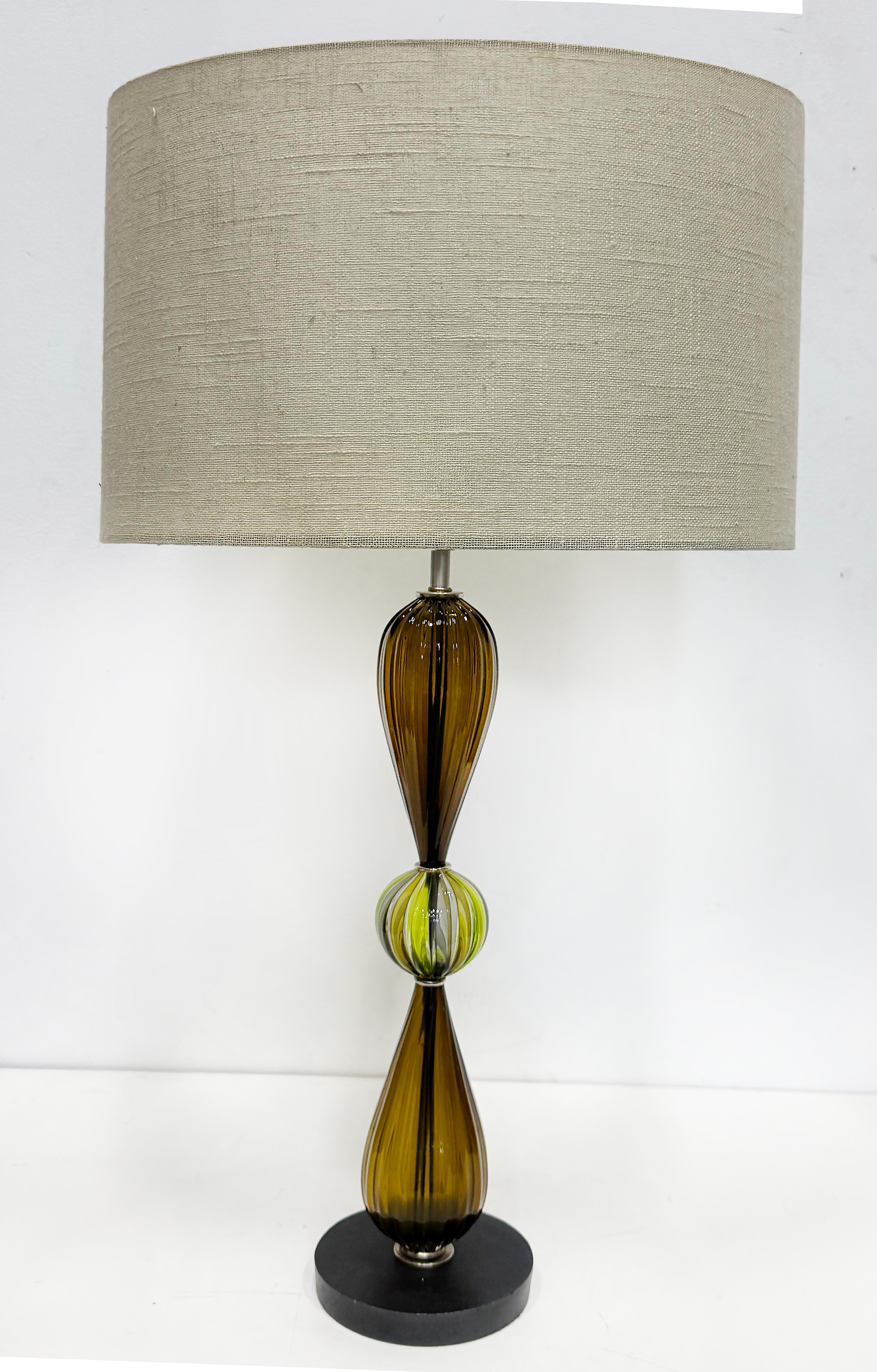 XXI secolo e contemporaneo Tracy Glover, lampade da tavolo in vetro soffiato a mano multicolore, coppia in vendita
