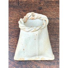 Tracy – Signierte Wandtasche aus Keramik