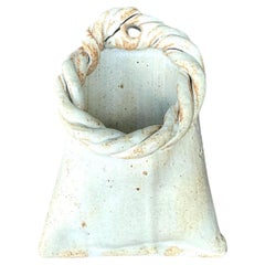 Tracy – Signierte Wandtasche aus Keramik